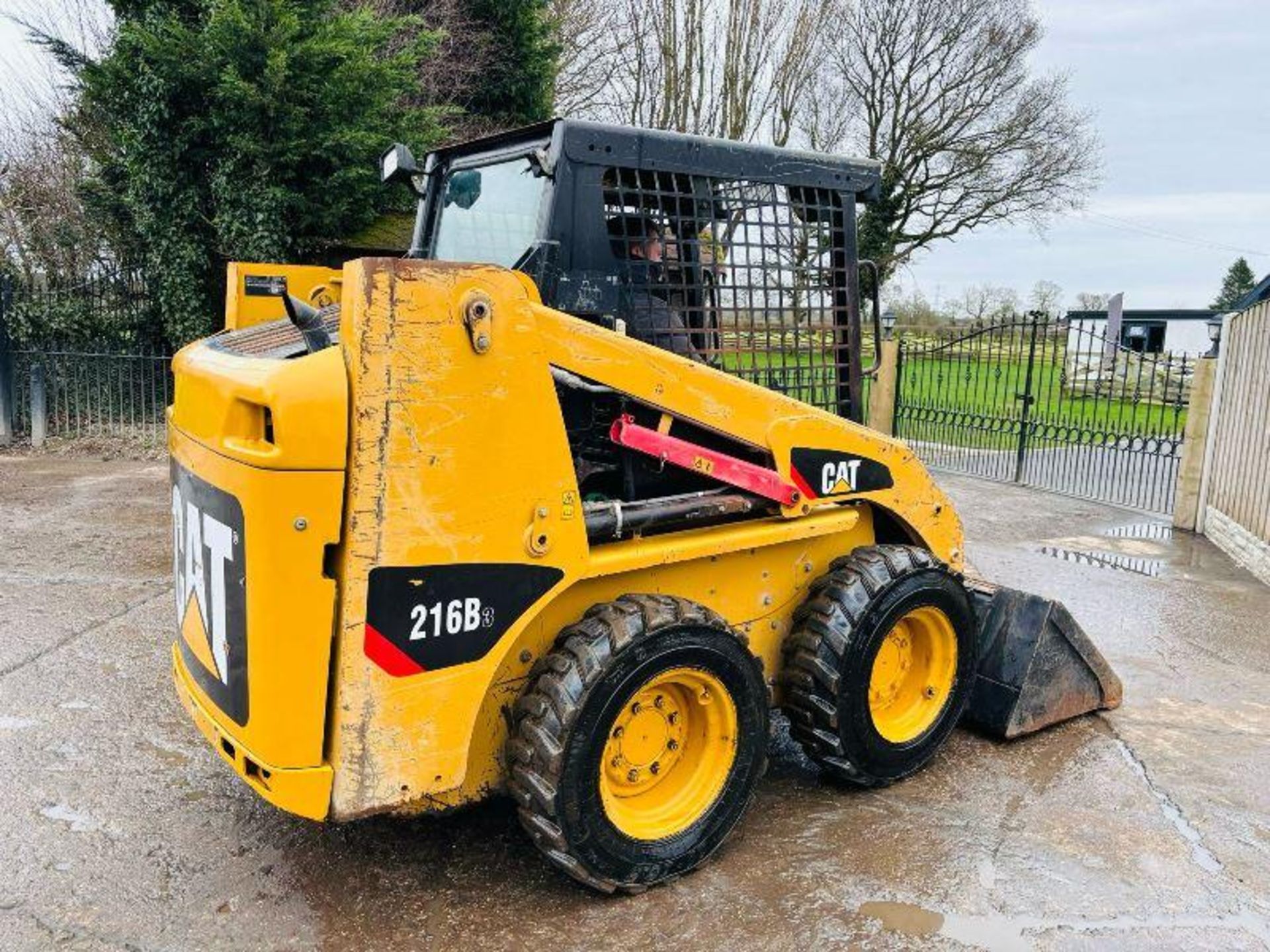 CATERPILLAR 216B 4WD SKIDSTEER *YEAR 2012* C/W BUCKET - Image 10 of 18