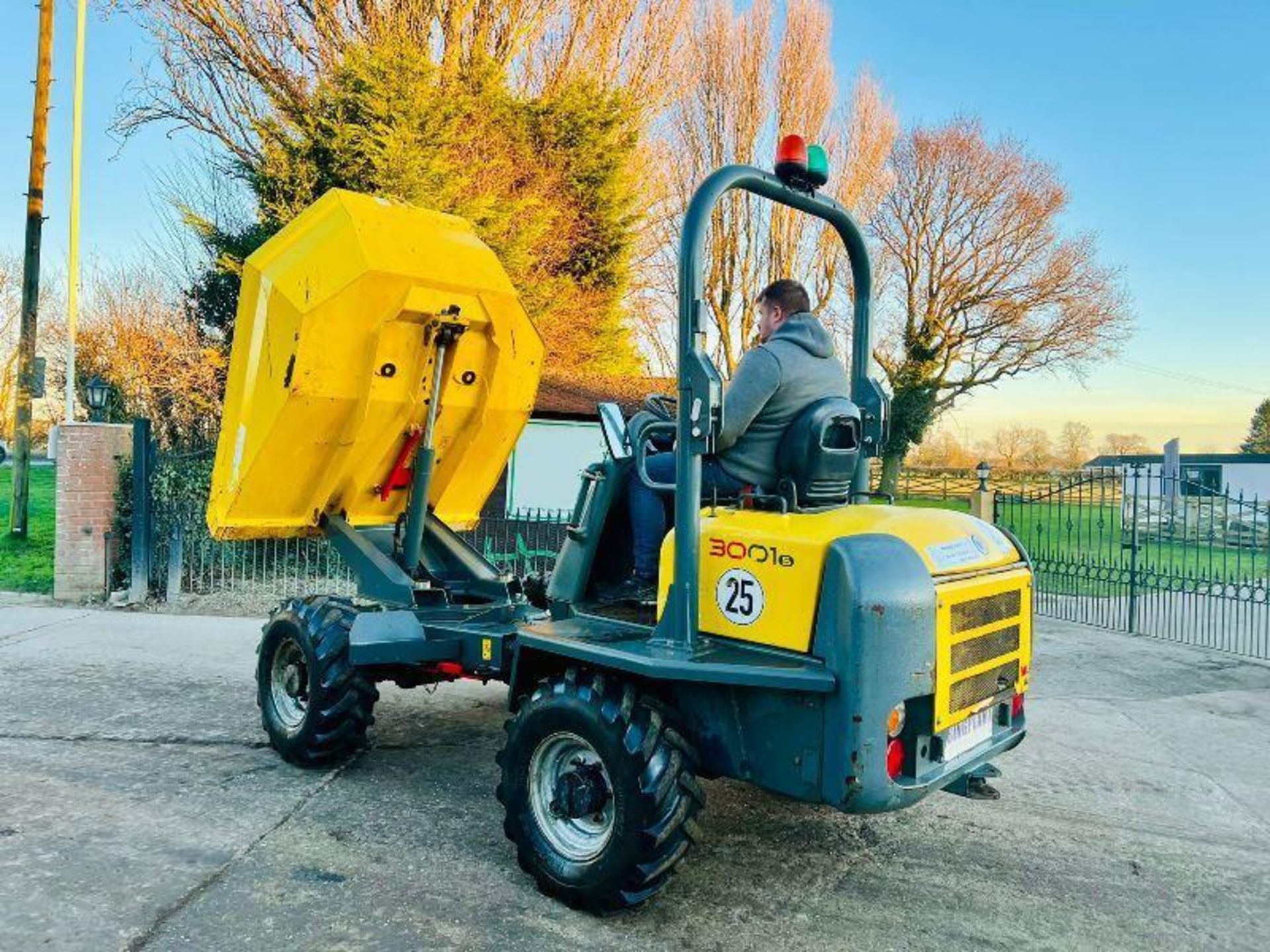 WACKER NEUSON 3001S 4WD SWIVEL TIP DUMPER *YEAR 2012, 1809 HOURS* - Bild 13 aus 16