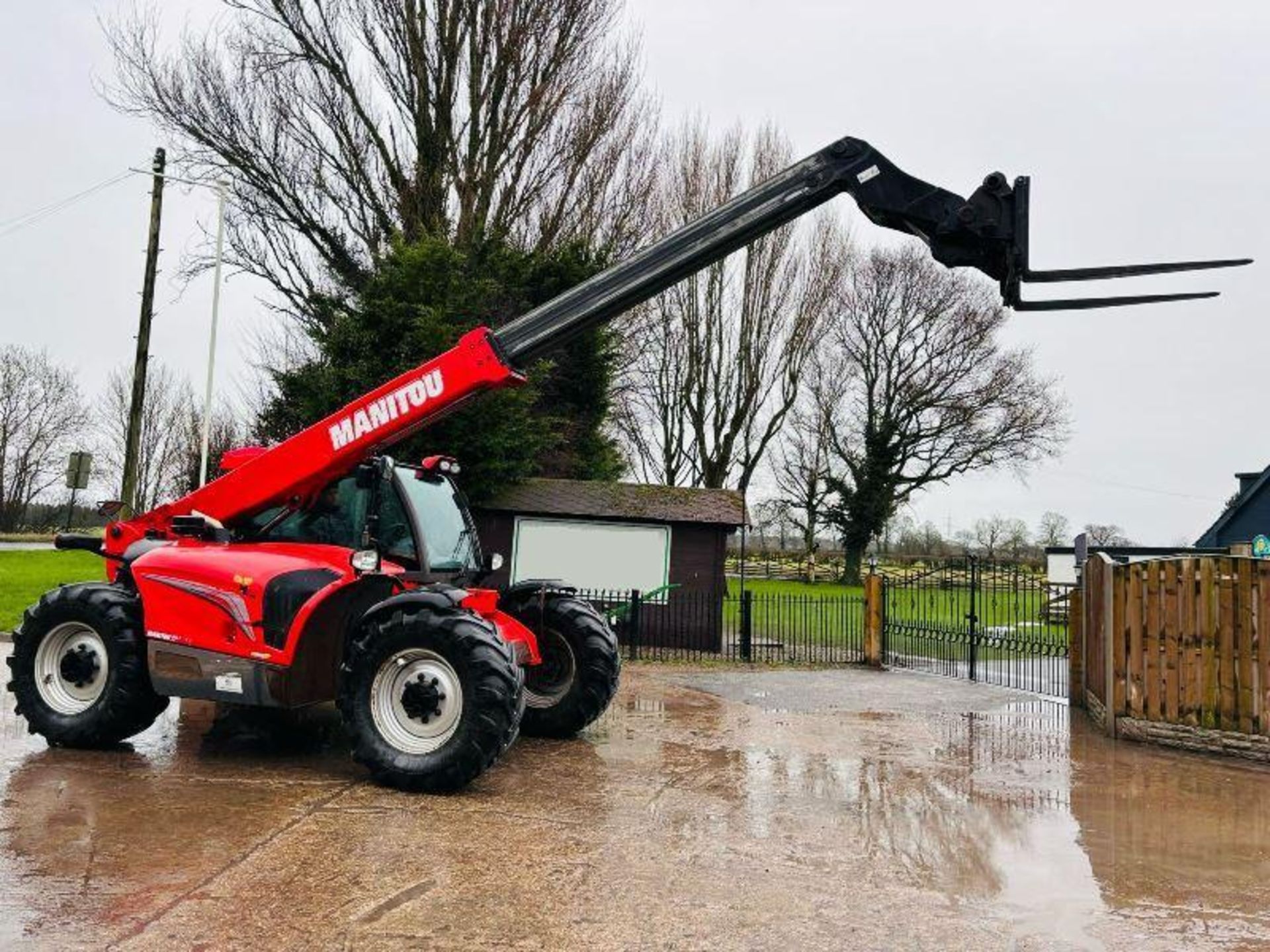 MANITOU MLT735 4WD TELEHANDLER *AG-SPEC, YEAR 2014, 5530 HOURS* C/W PUH - Image 3 of 17