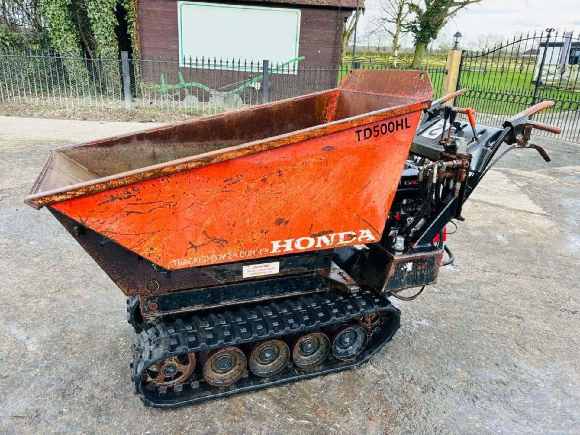 HONDA TD500HL HIGH TIP TRACKED PEDESTRIAN DUMPER - Image 6 of 7