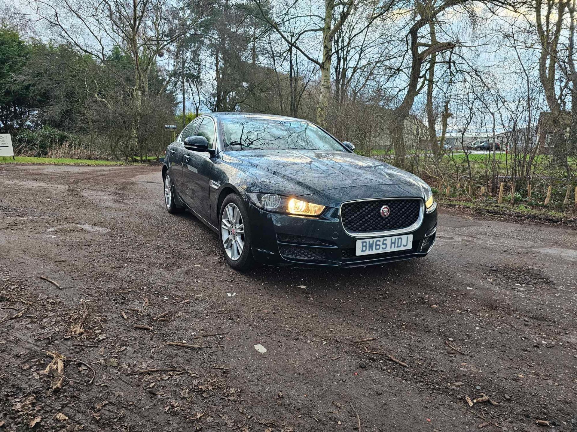2015 65 JAGUAR XE SALOON - STARTS AND DRIVES BUT ENGINE IS NOISY - ALLOY WHEELS - 5 SERVICES  - Image 10 of 10