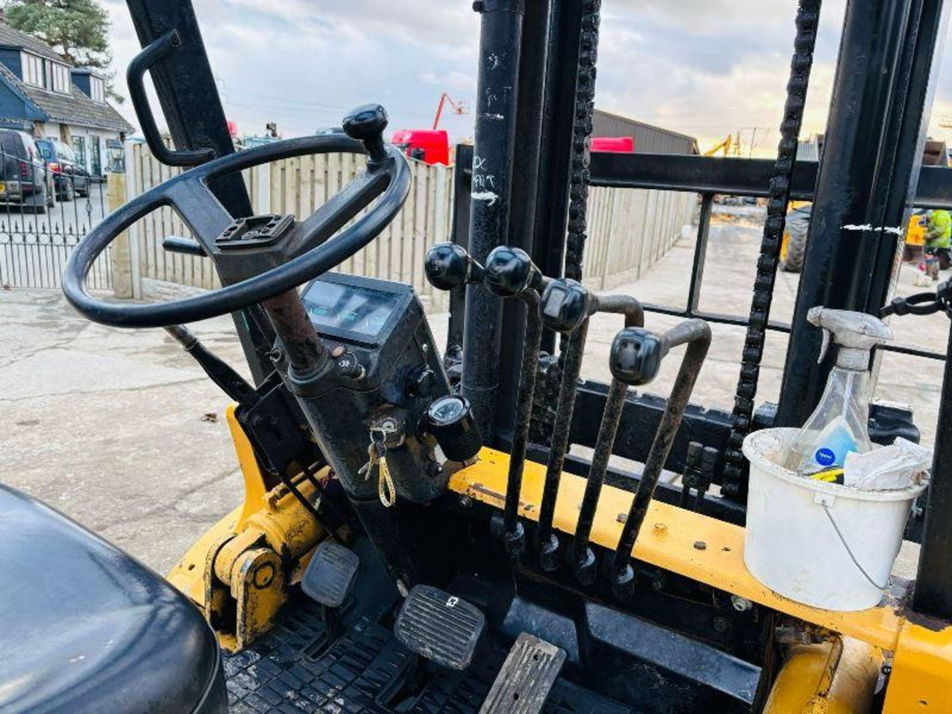 CATERPILLAR DP50 DIESEL FORKLIFT C/W PALLET TINES - Bild 9 aus 15