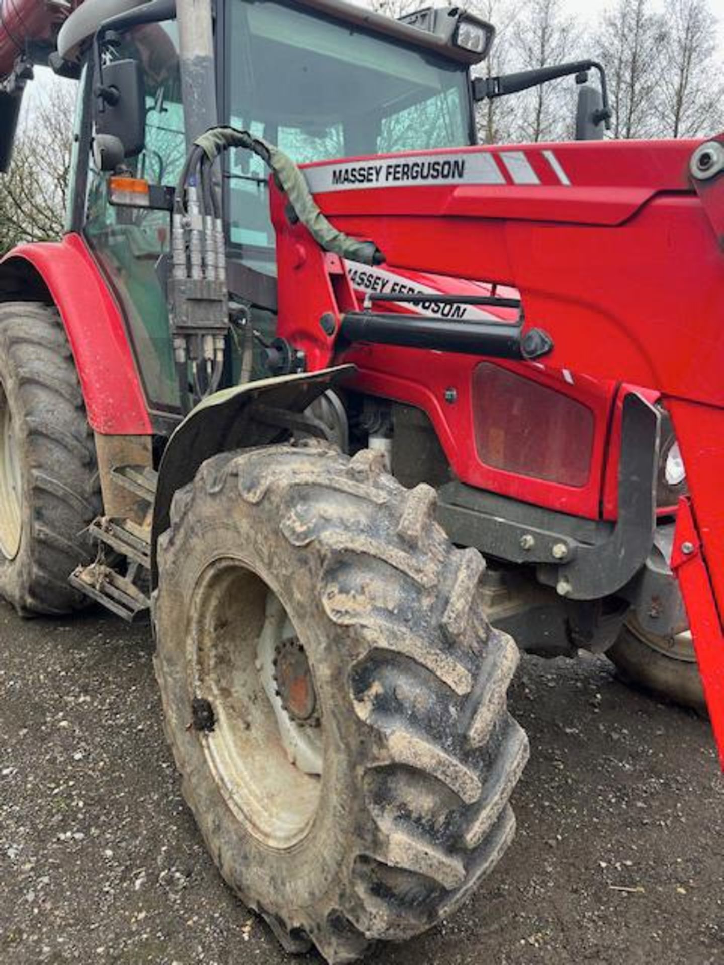 2010 MASSEY FERGUSON 5455 - LOADER TRACTOR - 7700 HOURS 