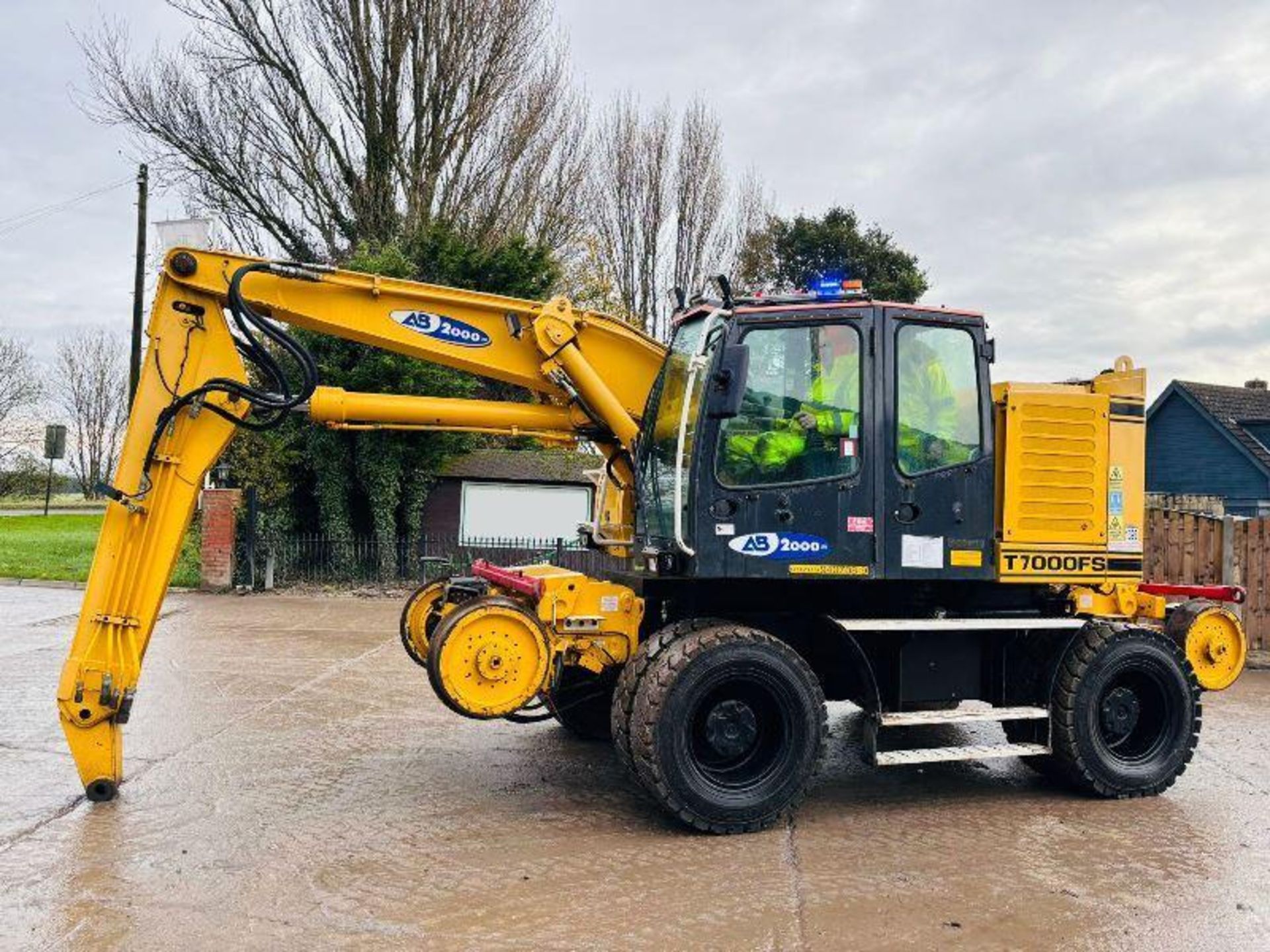 COLMAR T7000FS WHEELED EXCAVATOR C/W TELESCOPIC BOOM & RAILWAY GEAR - Image 5 of 19