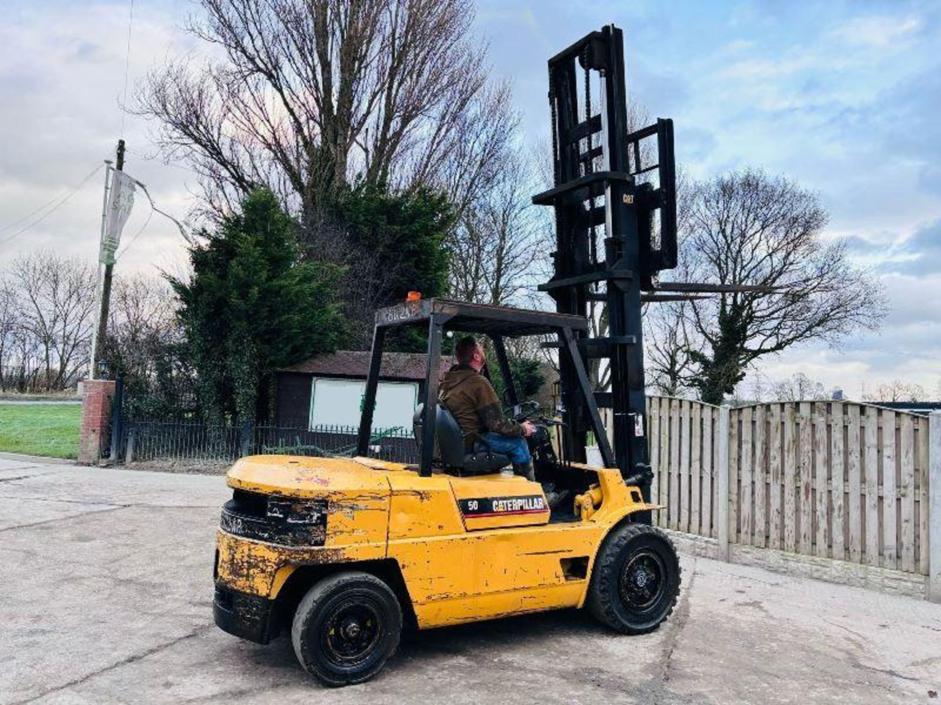 CATERPILLAR DP50 DIESEL FORKLIFT C/W PALLET TINES - Bild 13 aus 15