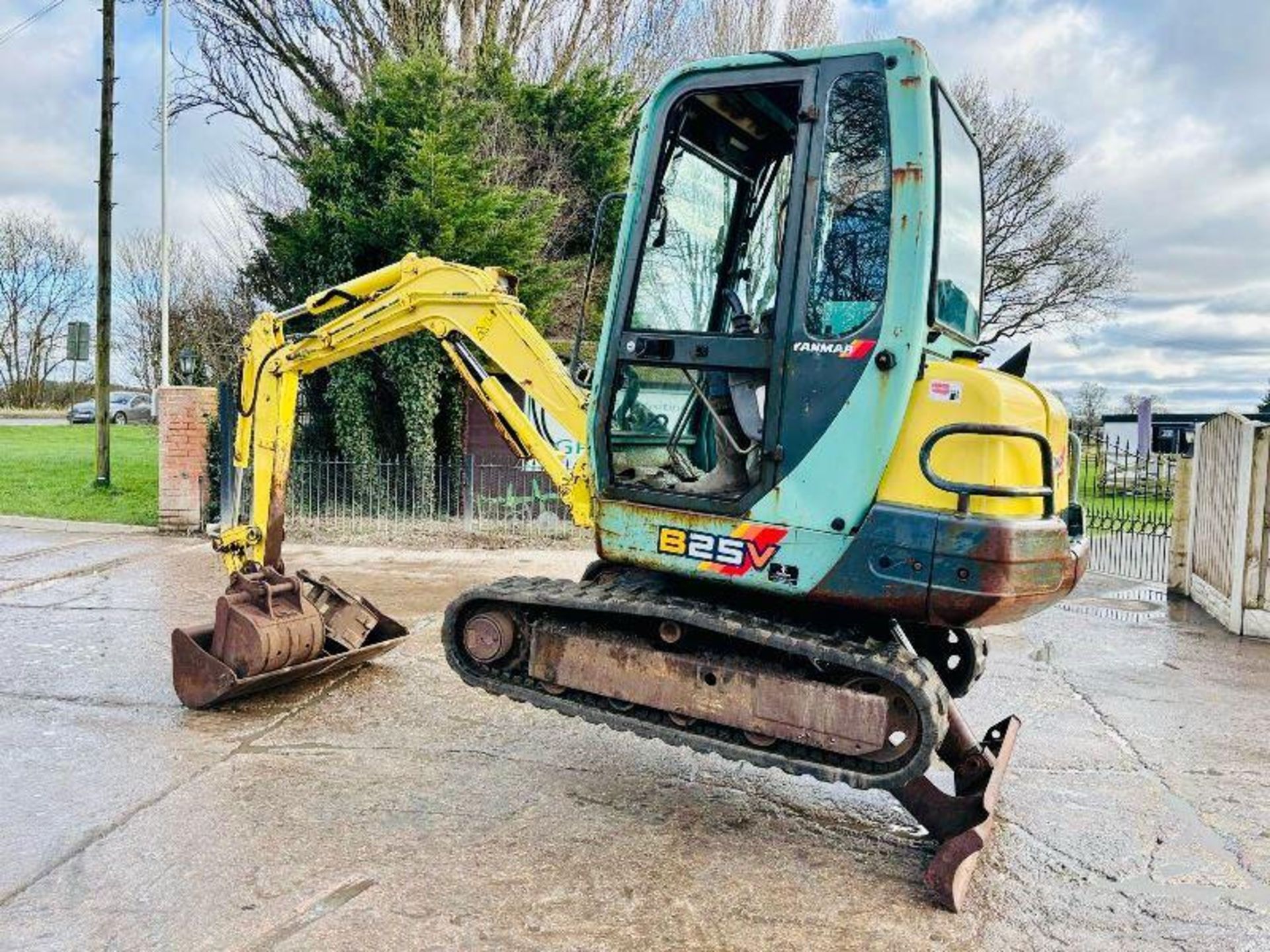 YANMAR B25V TRACKED EXCAVATOR C/W SELECTION OF BUCKETS - Bild 5 aus 14