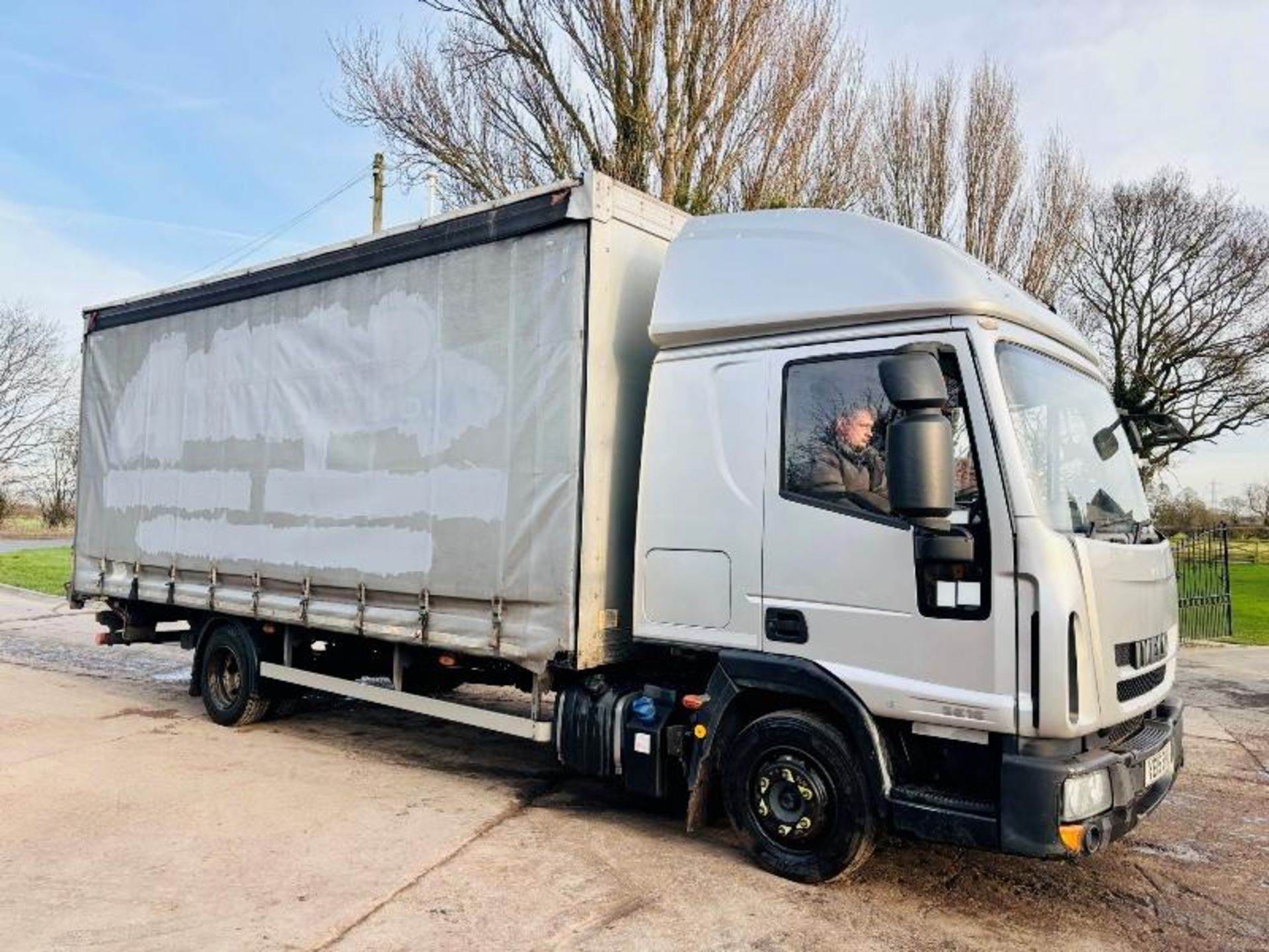 IVECO 75E 4X2 CURTAIN SIDE LORRY *YEAR 2015* C/W REAR TAIL LIFT  - Image 17 of 17