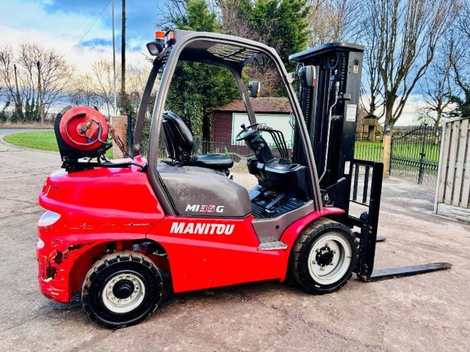 MANITOU MI35G CONTAINER SPEC FORKLIFT *YEAR 2016, 2070 HOURS* C/W SIDE SHIFT  - Image 17 of 18