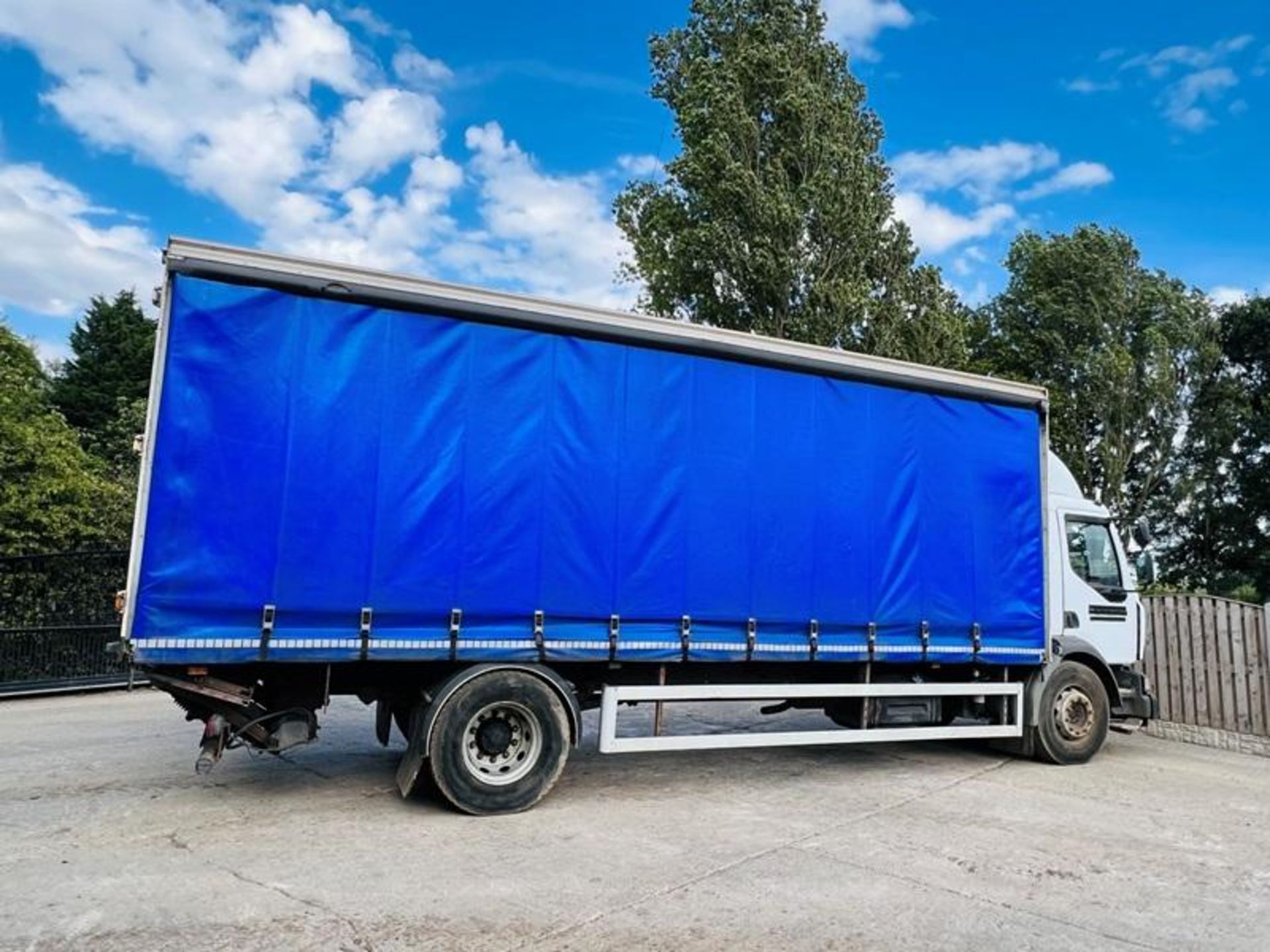 RENAULT MIDLUM 4X2 CURTAIN SIDE LORRY *YEAR 2009* C/W TAIL LIFT - Bild 13 aus 13