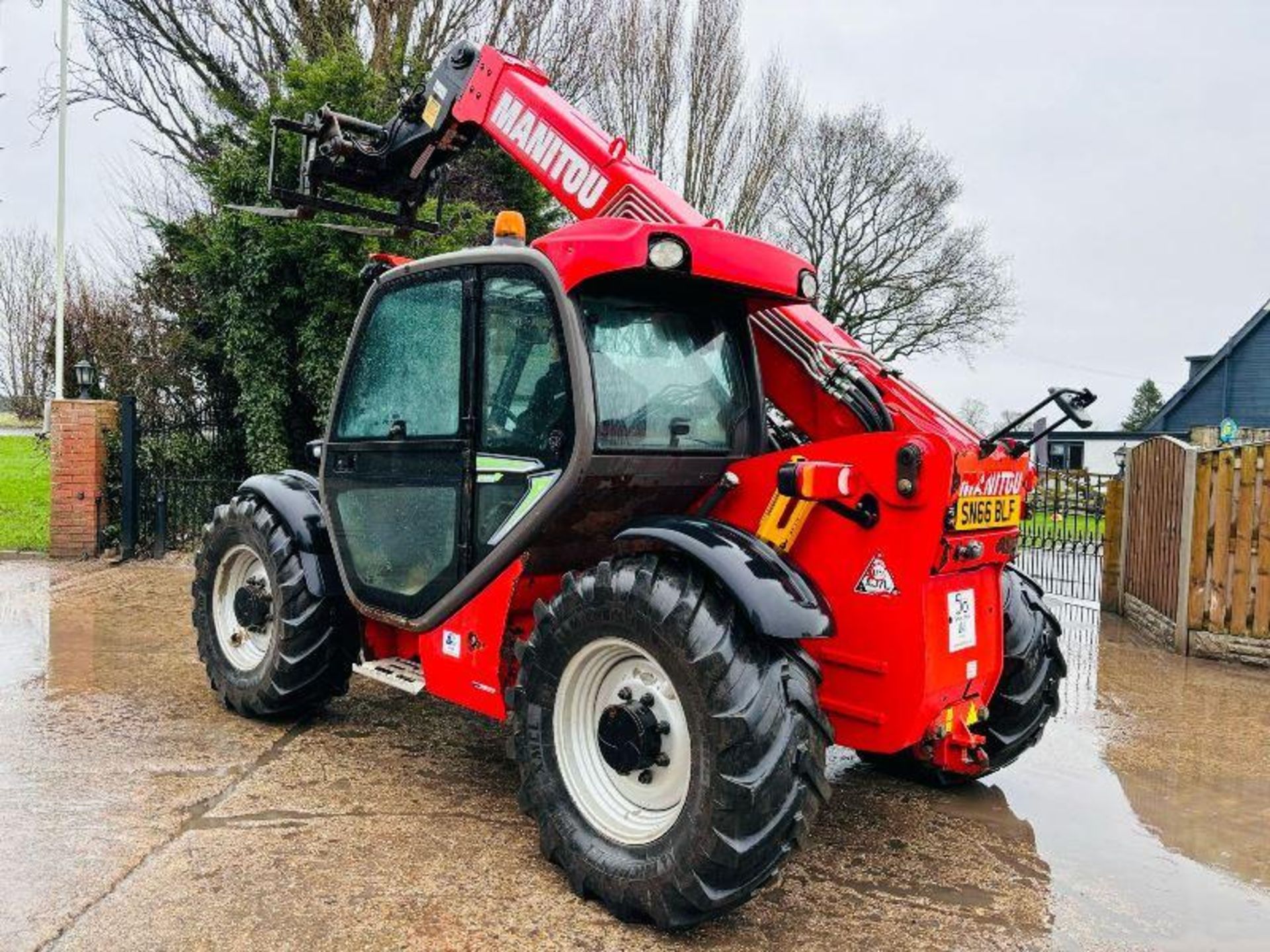 MANITOU MLT735 4WD TELEHANDLER *AG-SPEC, YEAR 2014, 5530 HOURS* C/W PUH - Image 6 of 17