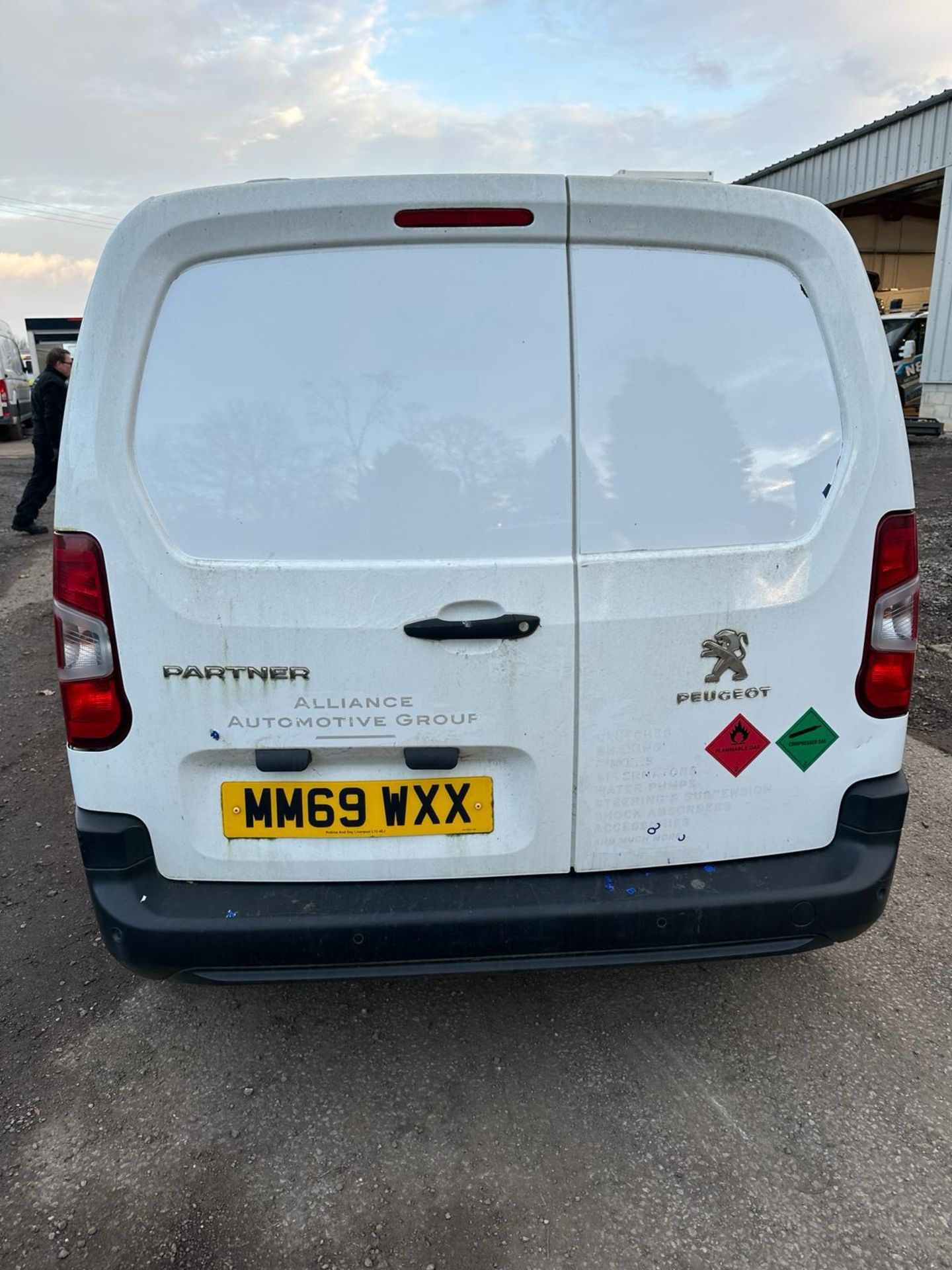 2019 69 PEUGEOT PARTNER PANEL VAN - 130K MILES - 3 SEATS - AIR CON - 1 KEY - Image 2 of 9