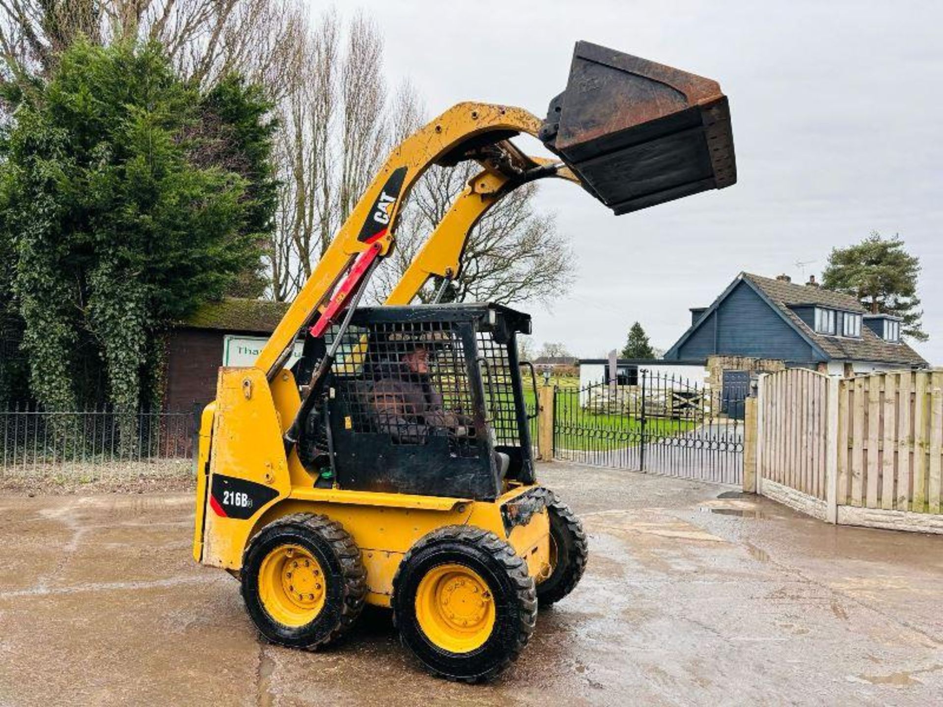 CATERPILLAR 216B 4WD SKIDSTEER *YEAR 2012* C/W BUCKET - Image 7 of 18