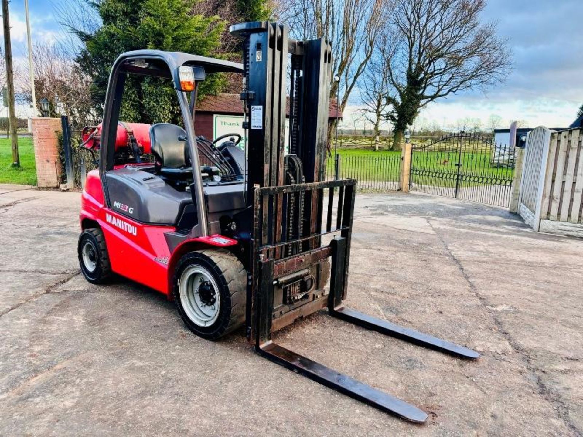 MANITOU MI35G CONTAINER SPEC FORKLIFT *YEAR 2016, 2070 HOURS* C/W SIDE SHIFT - Image 14 of 18