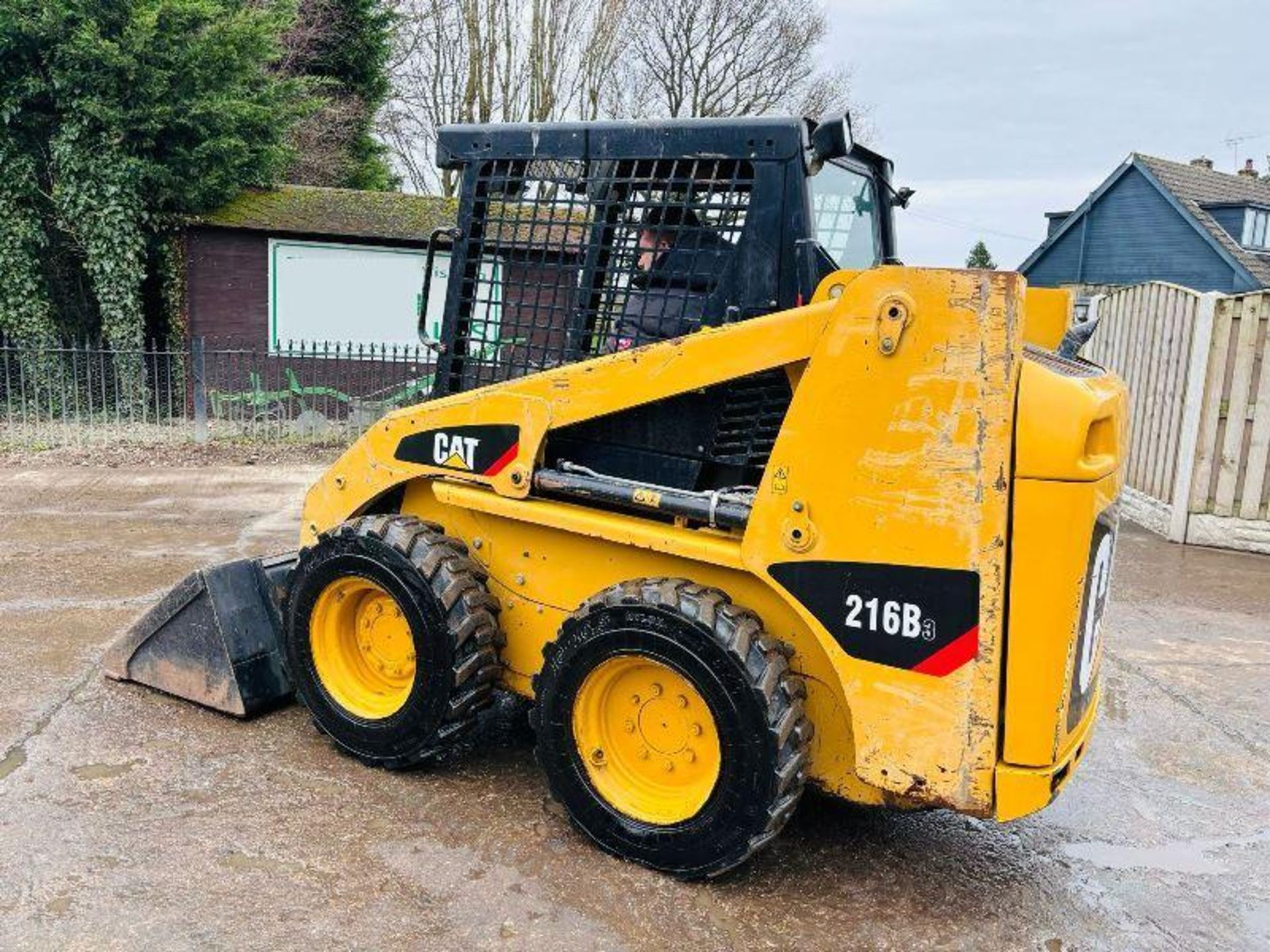 CATERPILLAR 216B 4WD SKIDSTEER *YEAR 2012* C/W BUCKET - Image 2 of 18