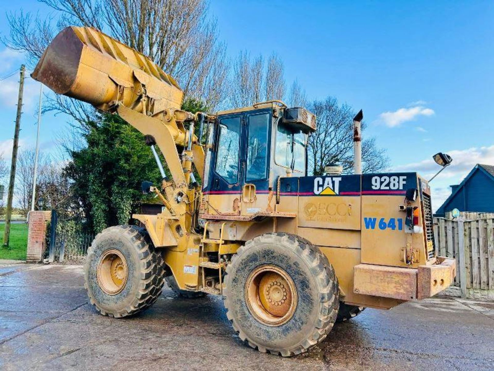 CATERPILLAR 928F 4WD LOADING SHOVEL C/W BUCKET - Image 9 of 19