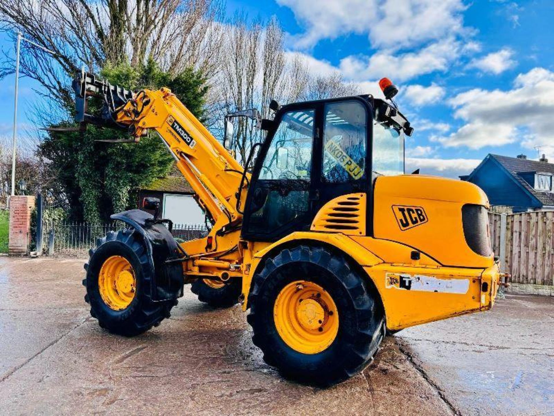 JCB TM300 4WD TELEHANDLER C/W AC CABIN & PALLET TINES - Image 12 of 15