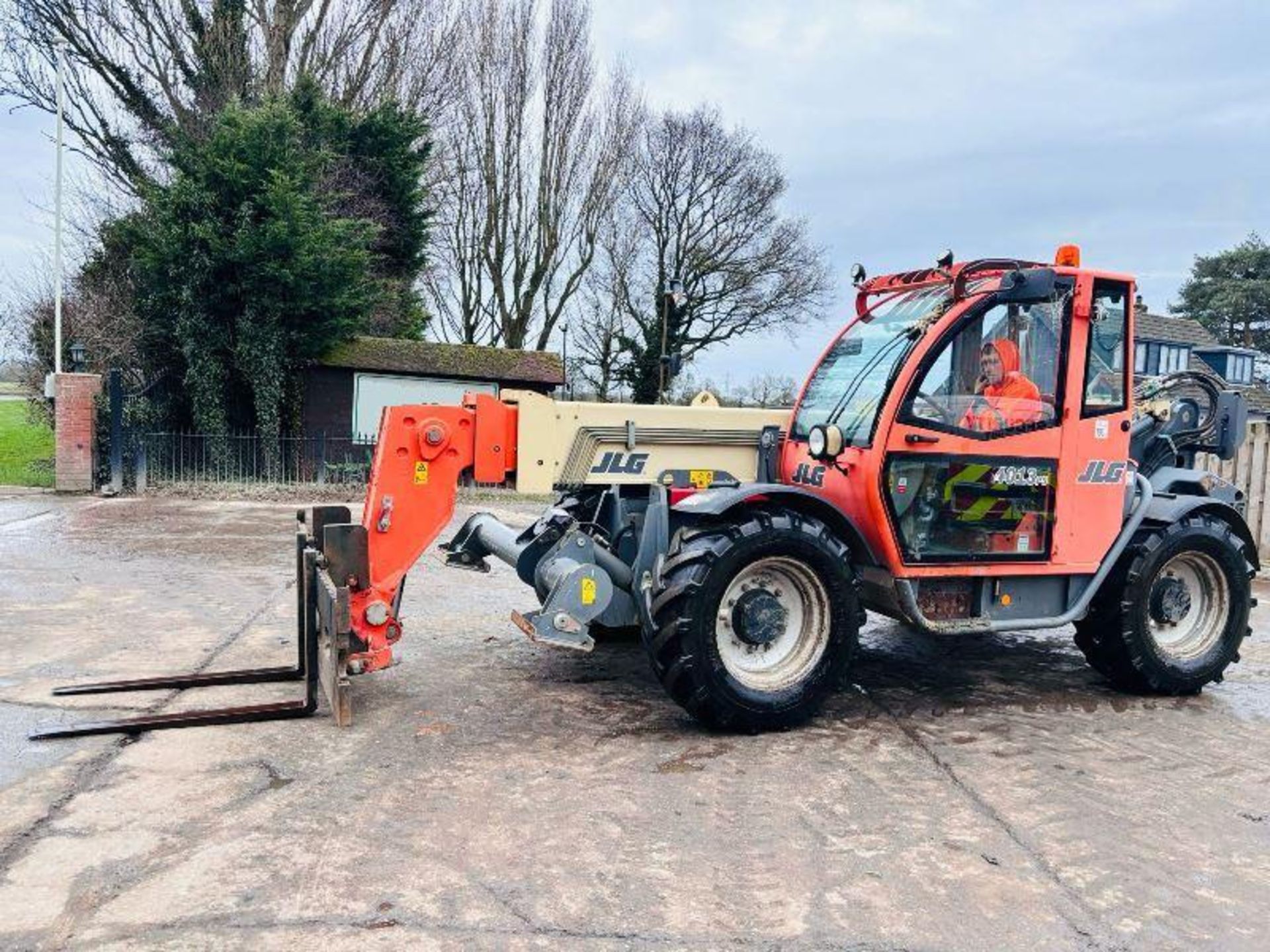 JLG 4013 4WD TELEHANDLER *13 METER REACH, 6283 HOURS* C/W PALLET TINES - Bild 19 aus 20