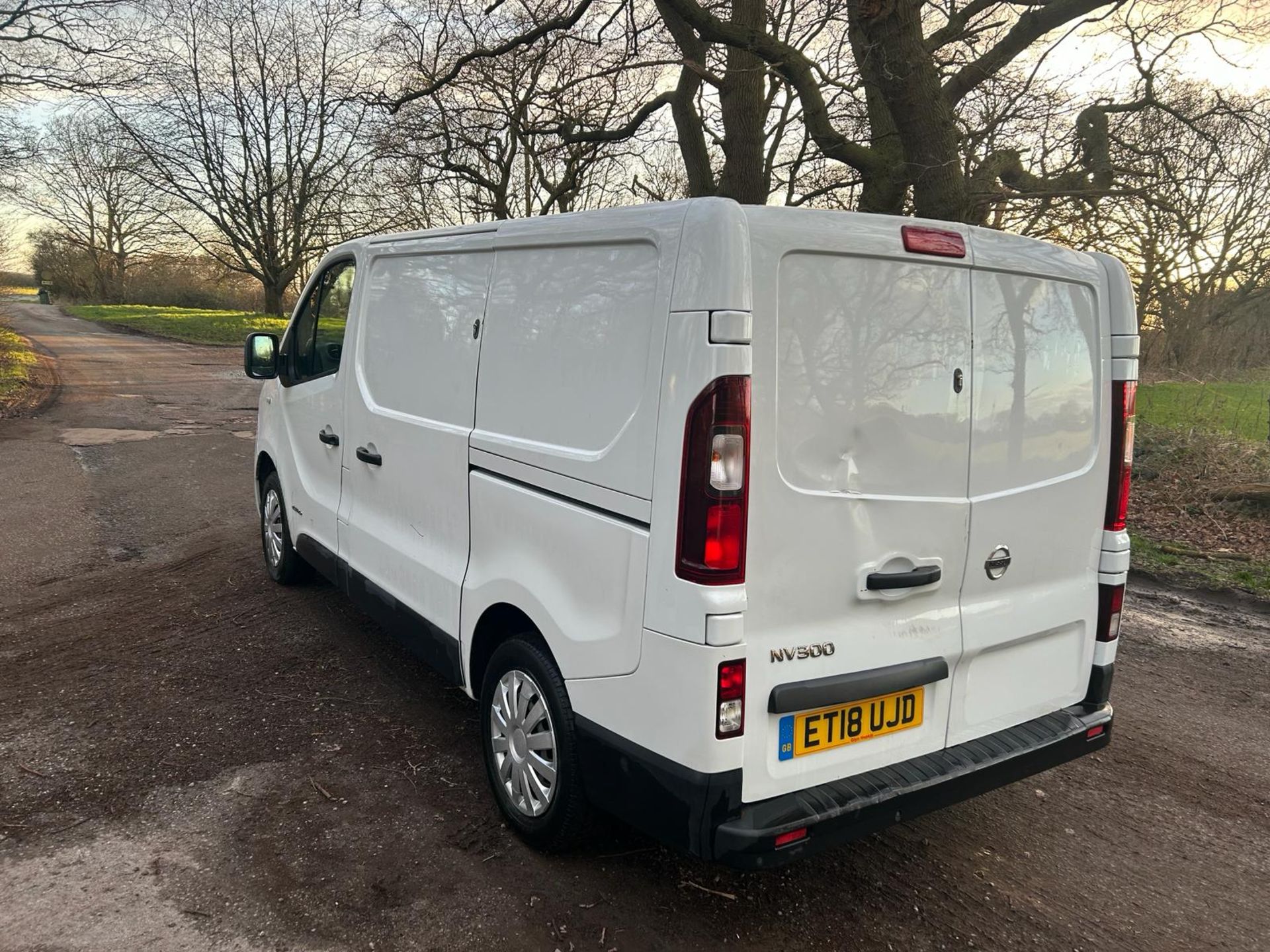 2018 18 NISSAN NV300 PANEL VAN - 106K MILES - AIR CON - EURO 6 - PLY LINED  - Image 5 of 11