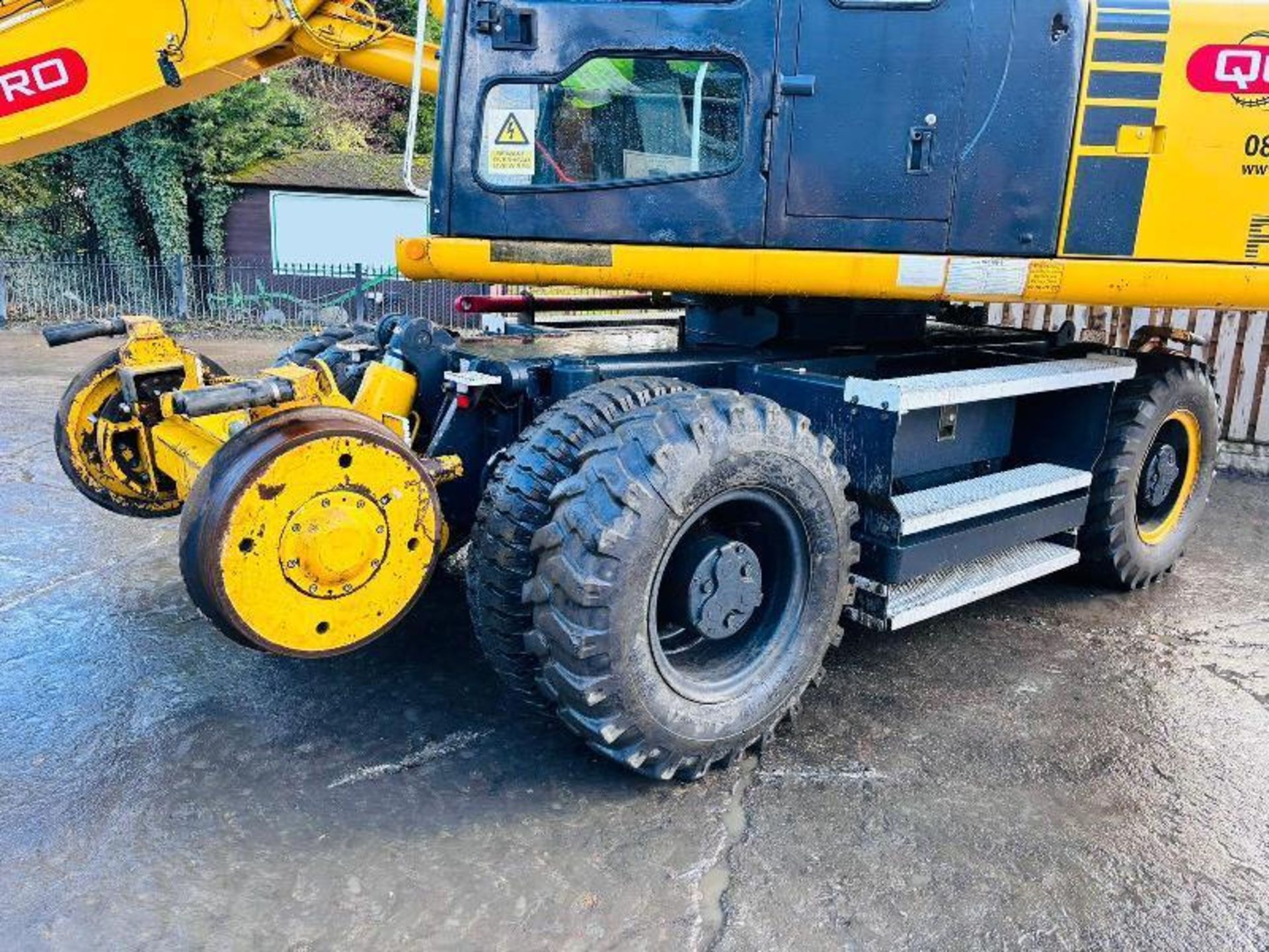 KOMATSU PW170 4WD WHEELED EXCAVATOR C/W QUICK HITCH & RAILWAY GEAR - Image 5 of 18