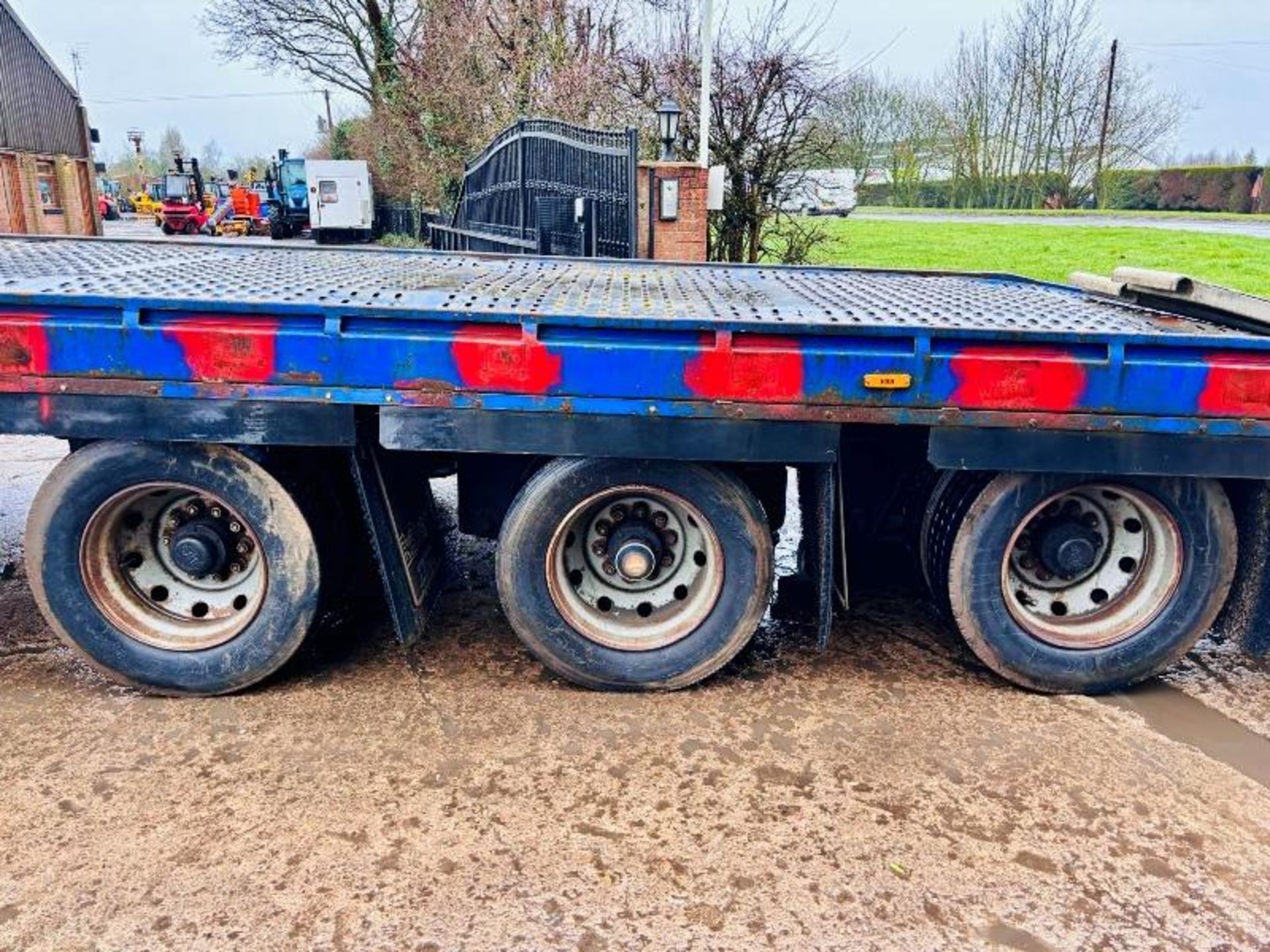 YORK LDS40/3 TRI-AXLE LOW LOADER TRAILER C/W SAF AXLES - Image 11 of 17