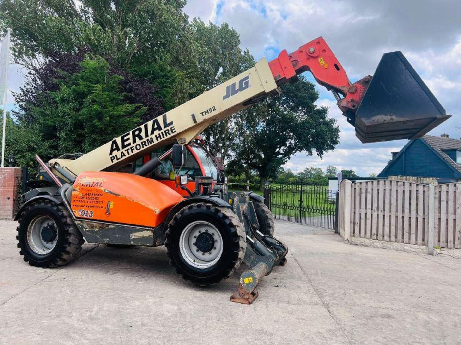 JLG 4013 4WD TELEHANDLER *13 METER REACH, 5961 HOURS* C/W PALLET TINES - Image 13 of 13