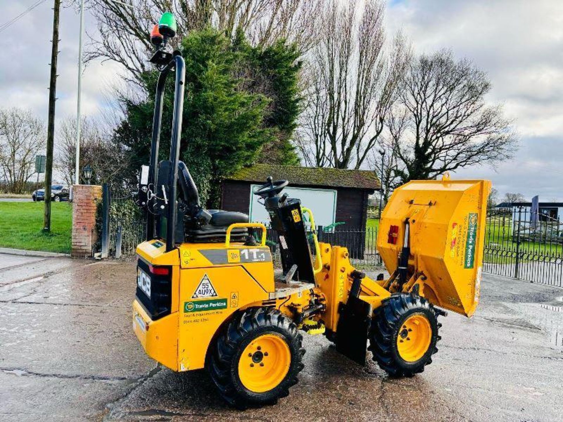 JCB 1T-T HIGH TIP 4WD DUMPER * YEAR 2018, ONLY 762 HOURS* - Image 9 of 17