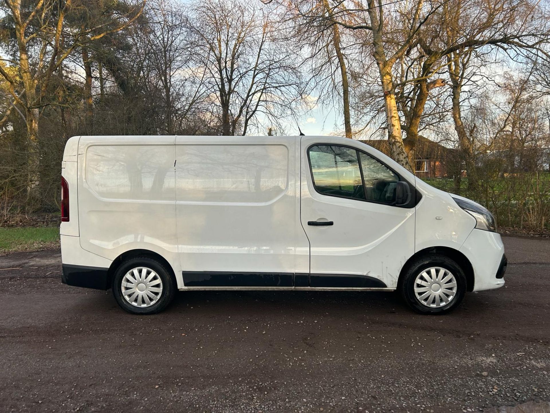 2018 18 NISSAN NV300 PANEL VAN - 106K MILES - AIR CON - EURO 6 - PLY LINED  - Image 2 of 11