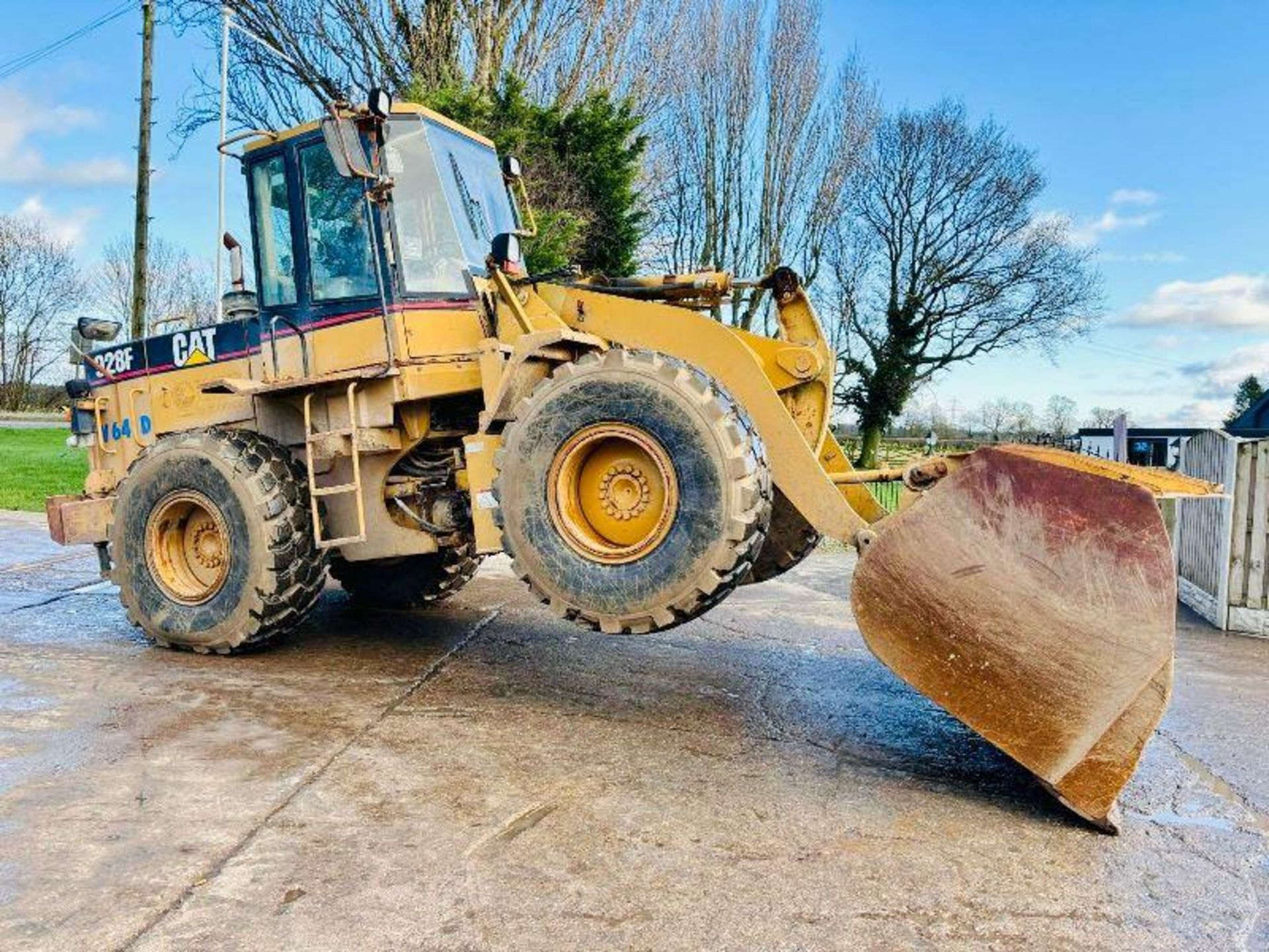 CATERPILLAR 928F 4WD LOADING SHOVEL C/W BUCKET - Image 15 of 19