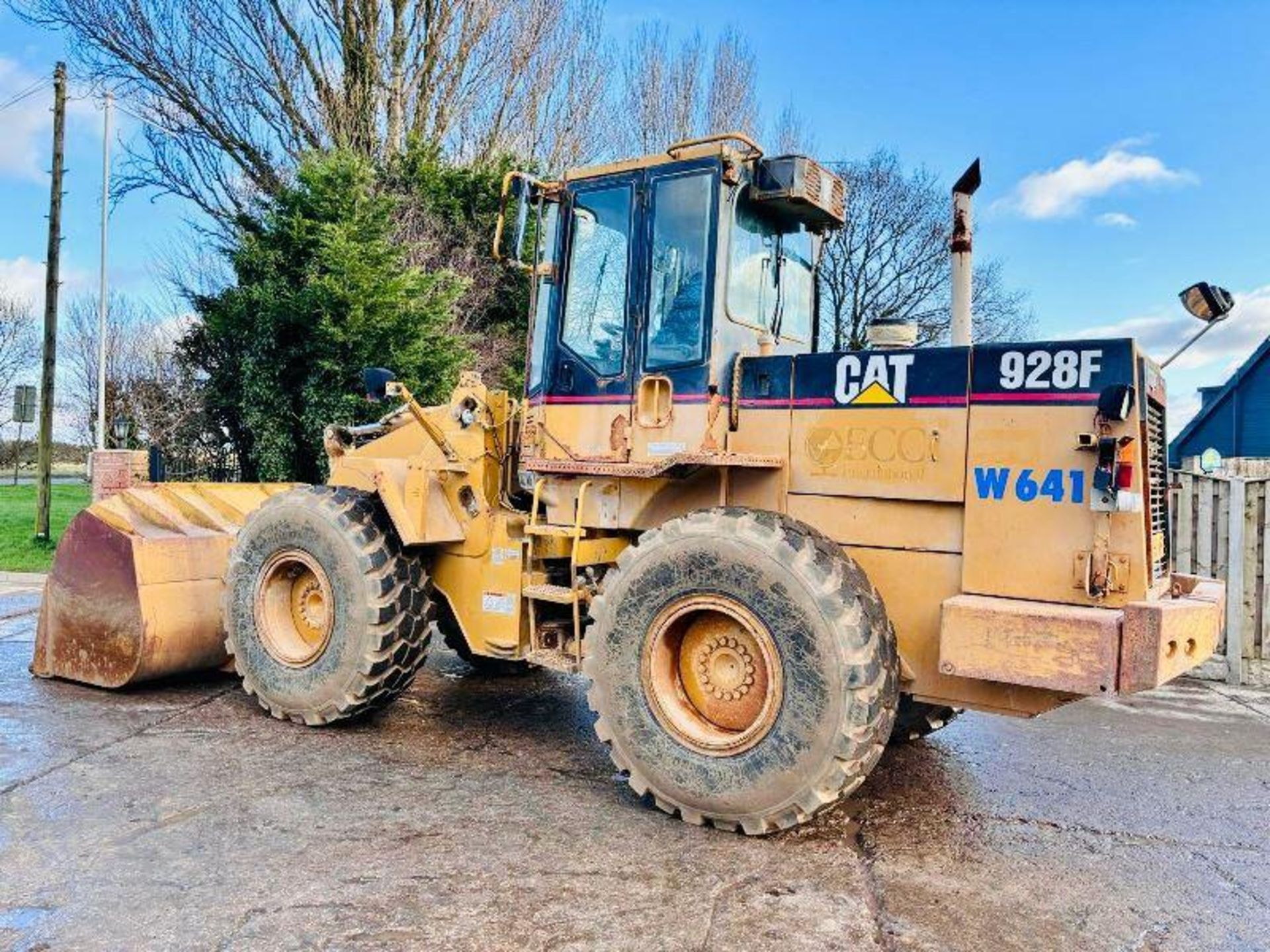 CATERPILLAR 928F 4WD LOADING SHOVEL C/W BUCKET - Image 3 of 19