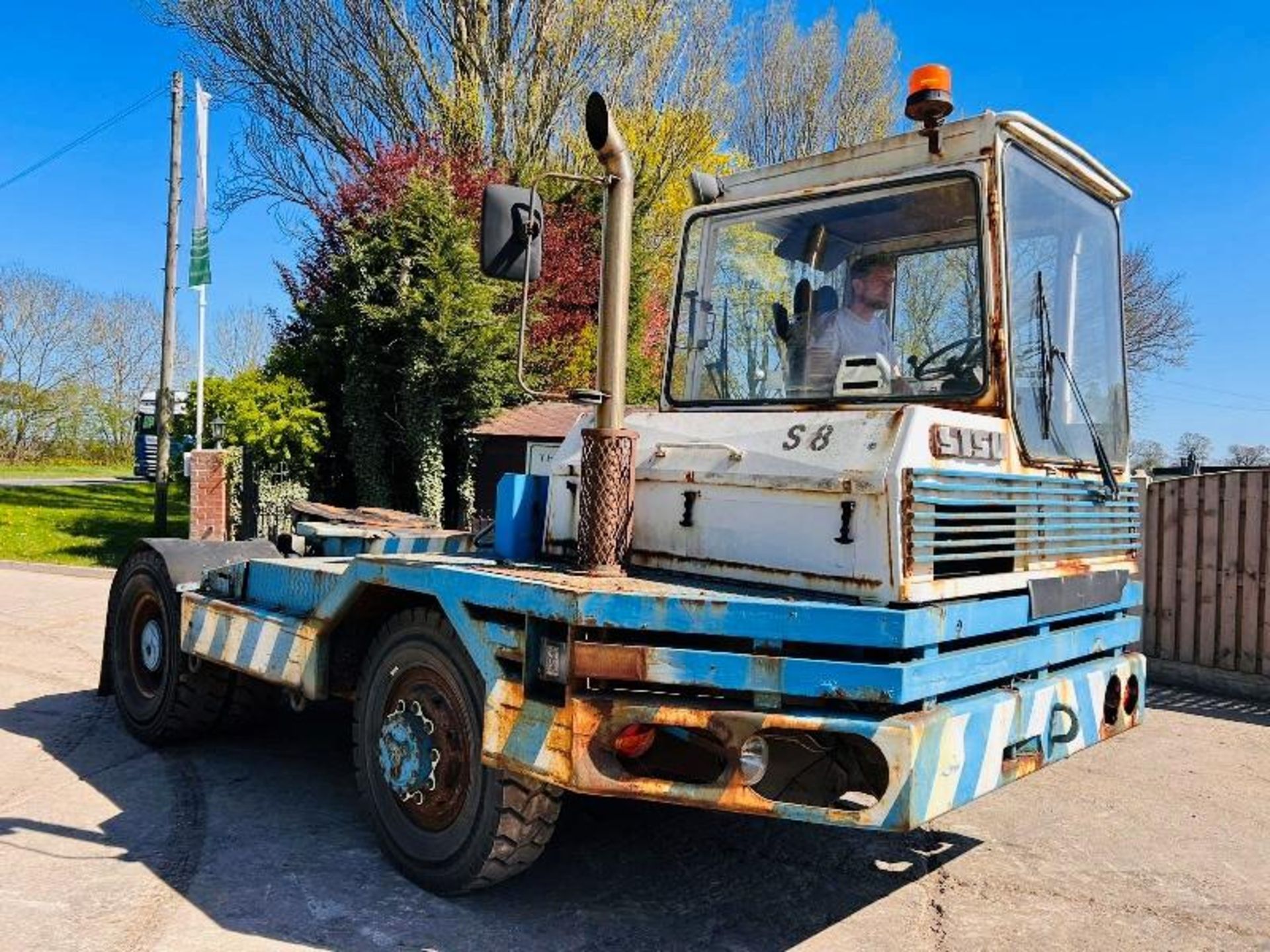 SISU TR-150A/2600 4WD TUG C/W VOLVO TURBO ENGINE - Image 14 of 15