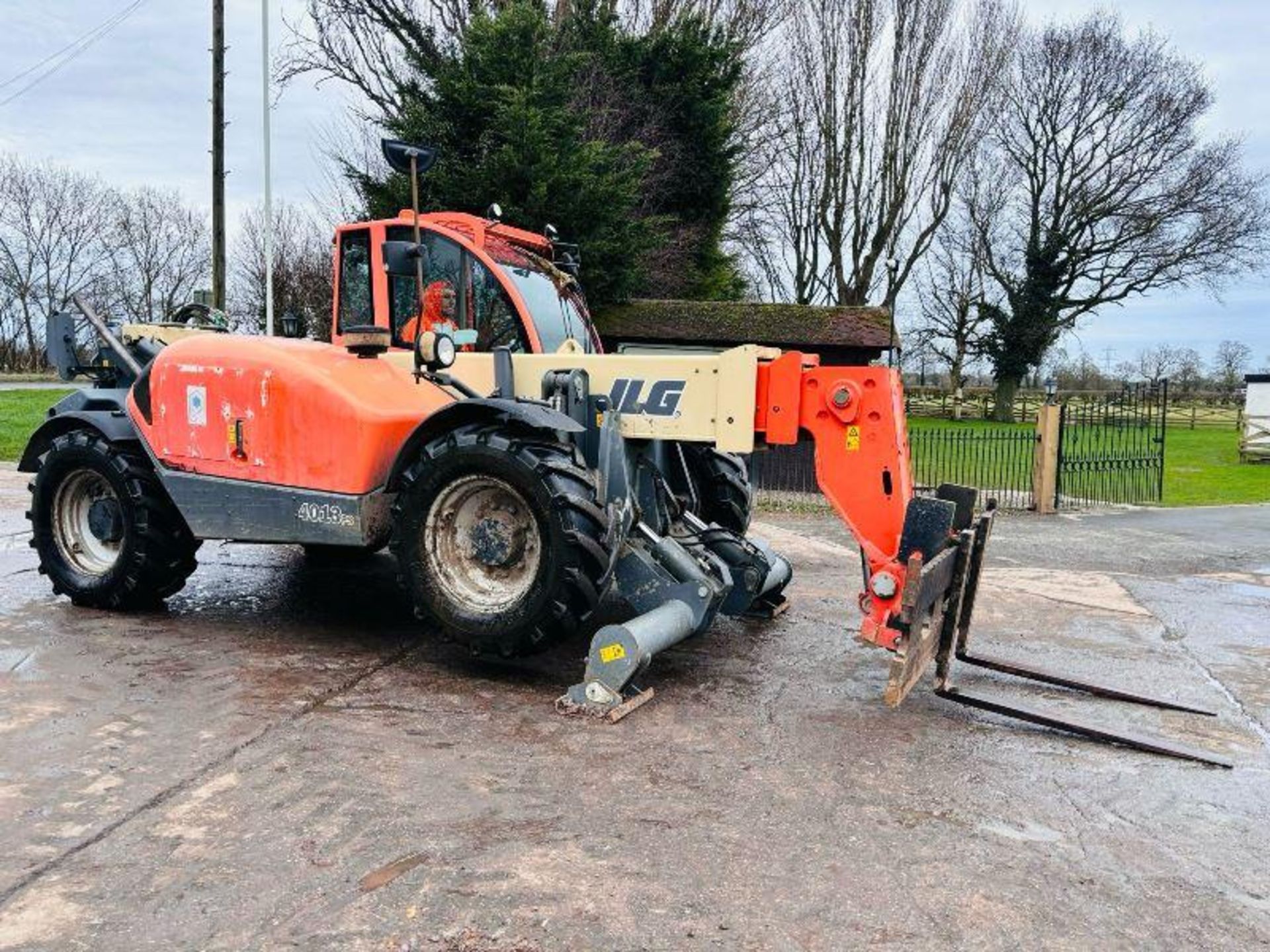 JLG 4013 4WD TELEHANDLER *13 METER REACH, 6283 HOURS* C/W PALLET TINES - Bild 16 aus 20