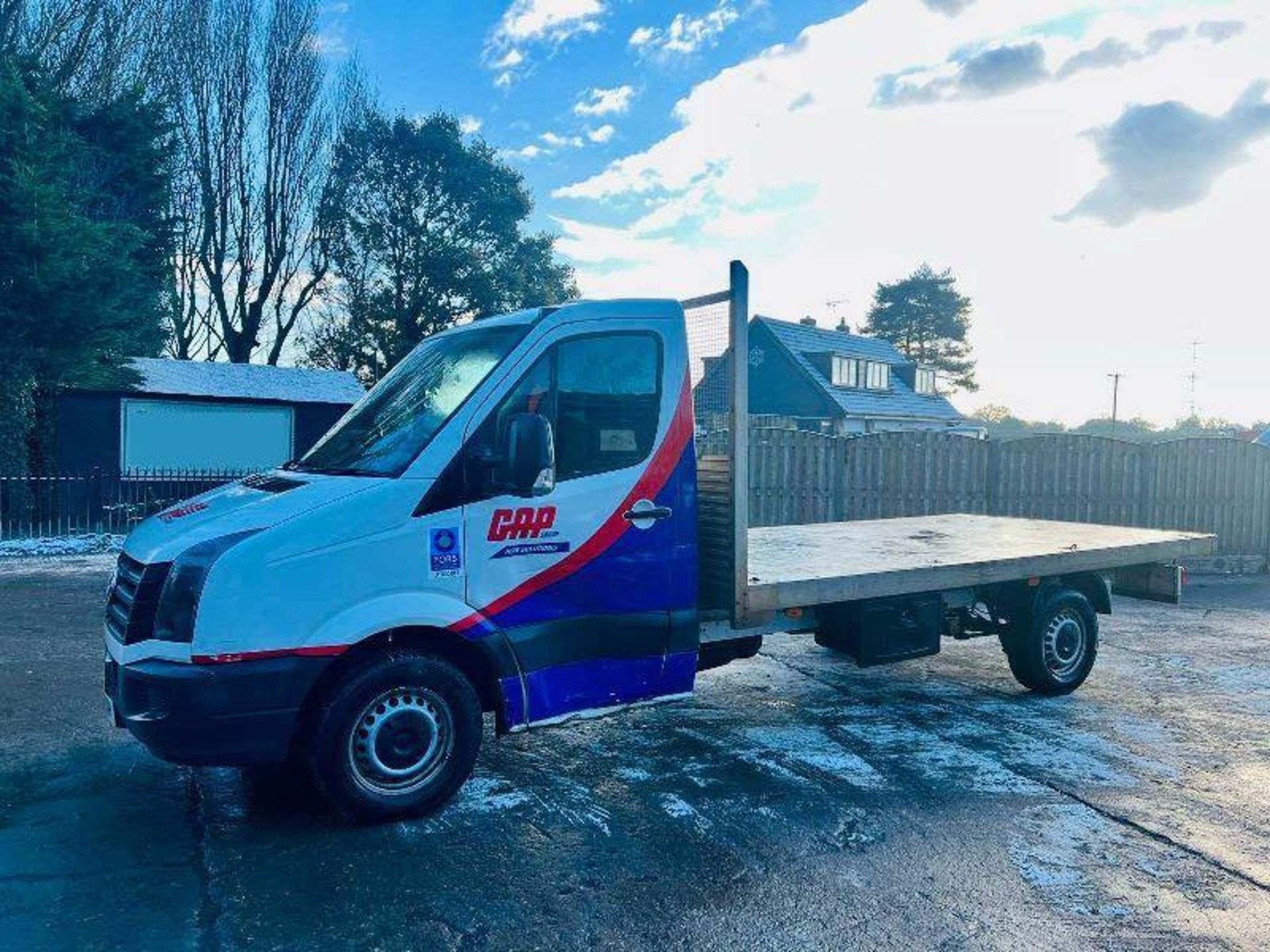 2015 VOLKSWAGEN CRAFTER FLAT BED PICK UP - STORAGE LOCKER - 224,499 MILES - Image 2 of 11