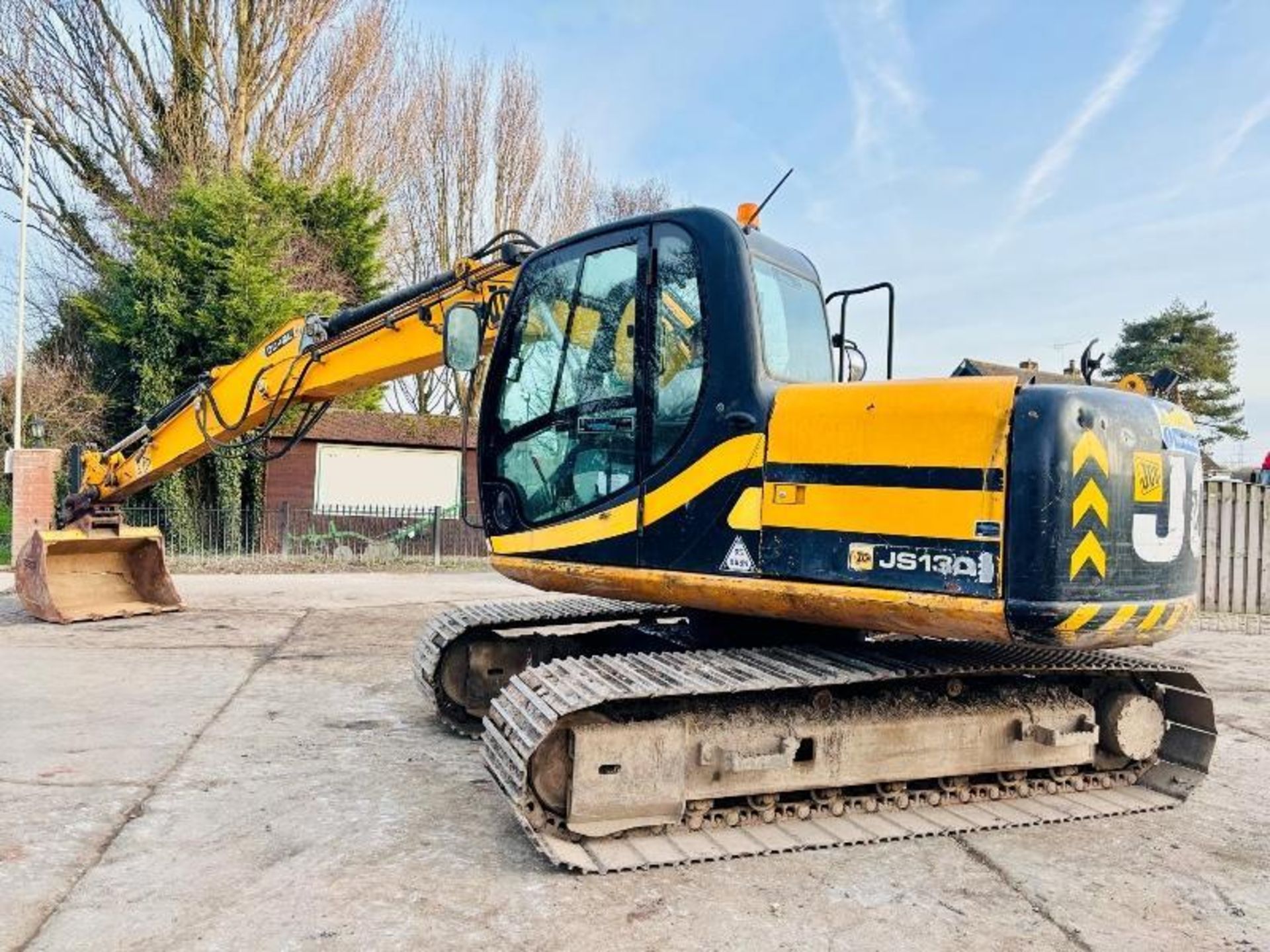 JCB JS130 TRACKED EXCAVATOR C/W QUICK HITCH & BUCKET - Image 13 of 14