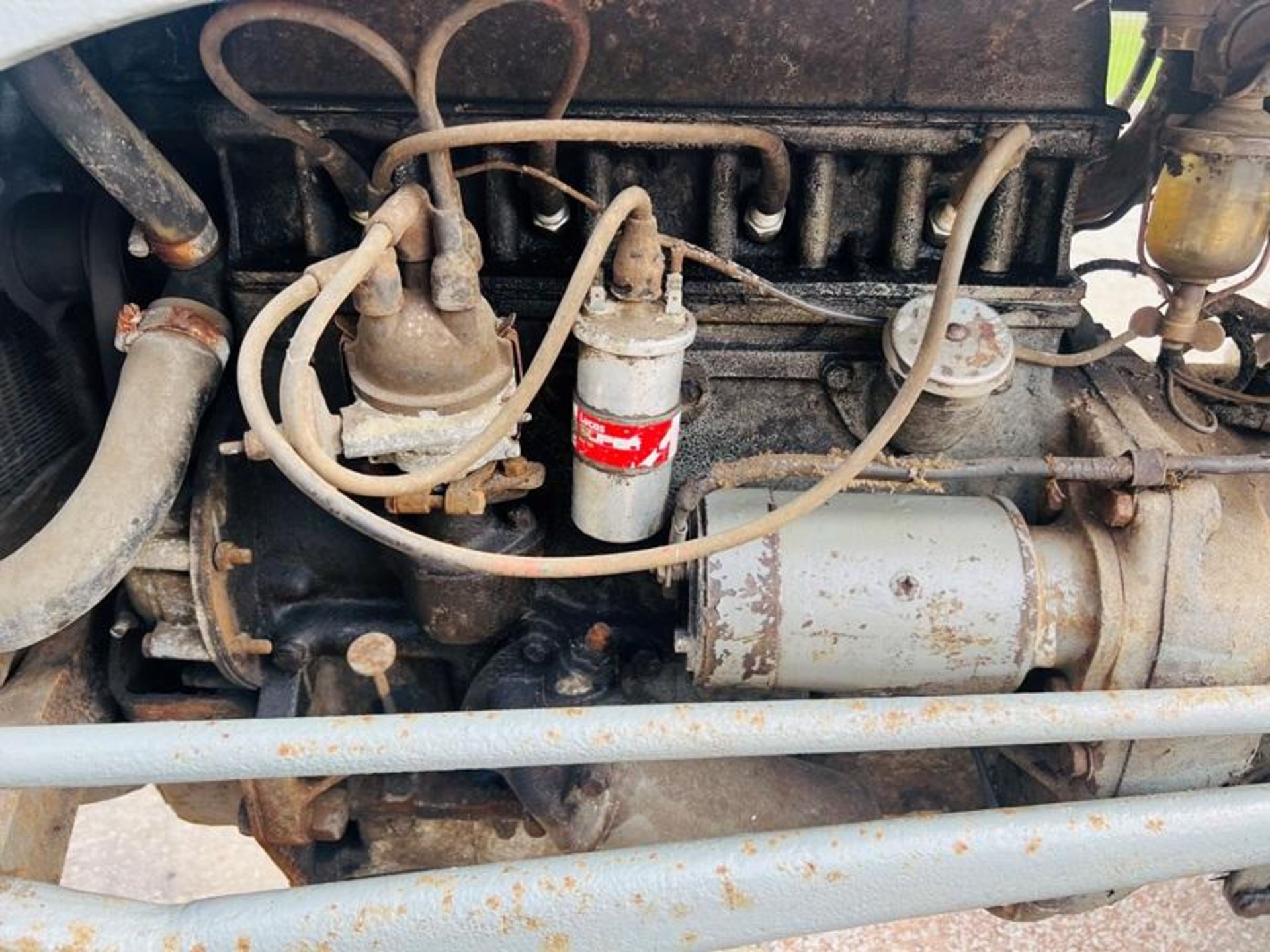 GREY FERGUSON 2WD TRACTOR C/W REAR BACK BOX - Image 4 of 8