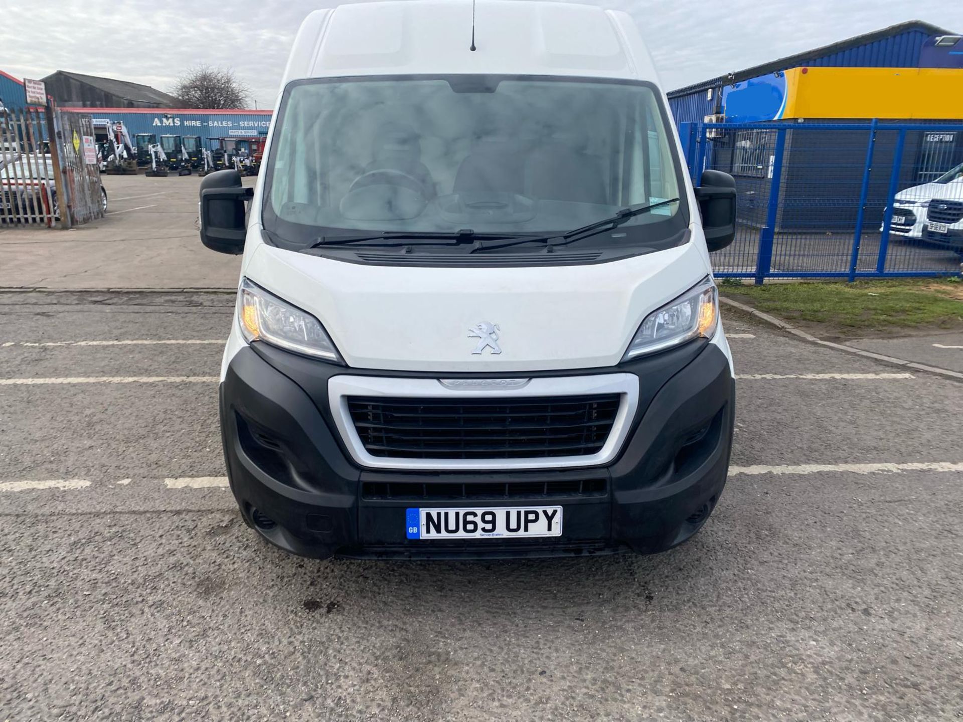 2019 69 PEUGEOT BOXER PANEL VAN - 57K MILES - EURO 6 - PLY LINED. - Image 2 of 12