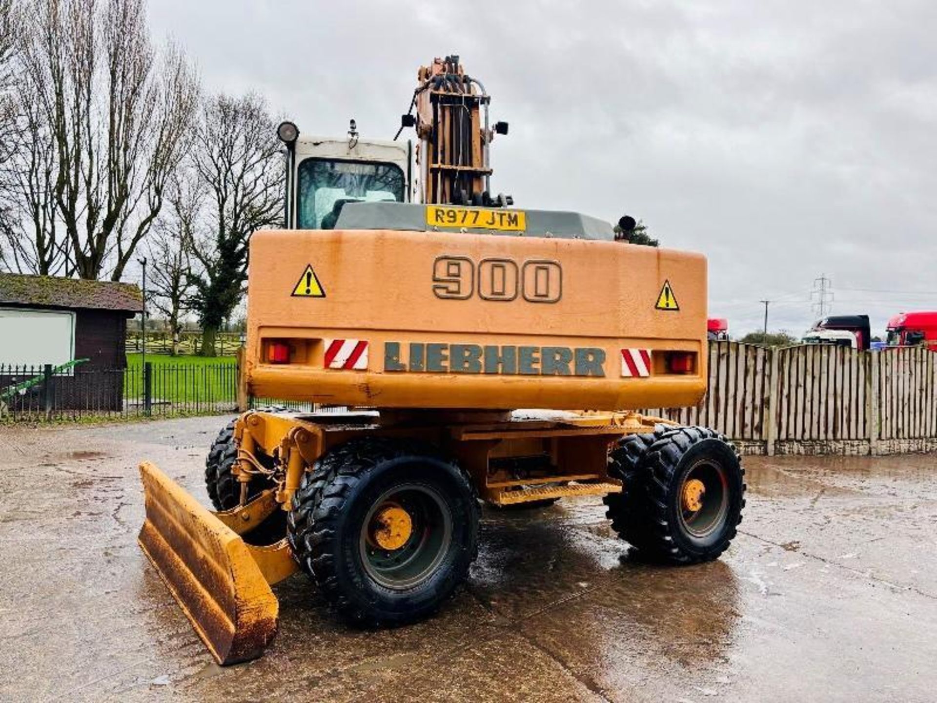 LIEBHERR 900 4WD WHEELED EXCAVATOR C/W QUICK HITCH & BUCKET  - Image 6 of 18