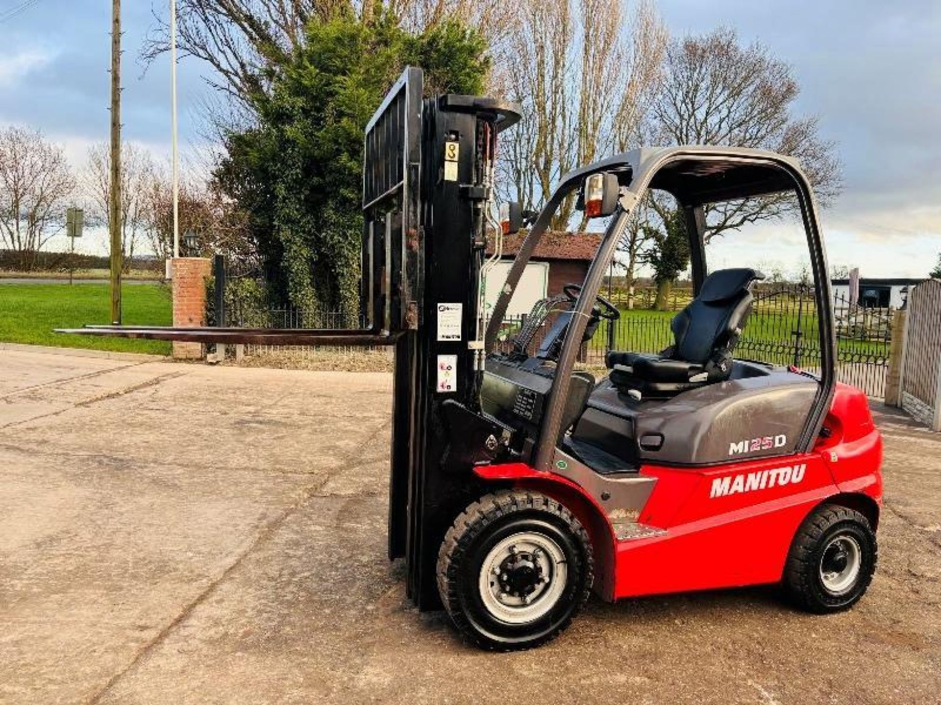 MANITOU MI25D CONTAINER SPEC FORKLIFT *YEAR 2018, 2660 HOURS* C/W SIDE SHIFT - Image 5 of 17