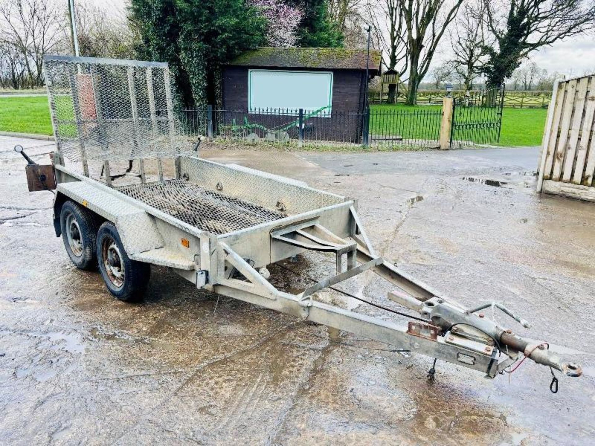 INDESPENSION TWIN AXLE PLANT TRAILER C/W LOADING RAMP  - Image 5 of 6