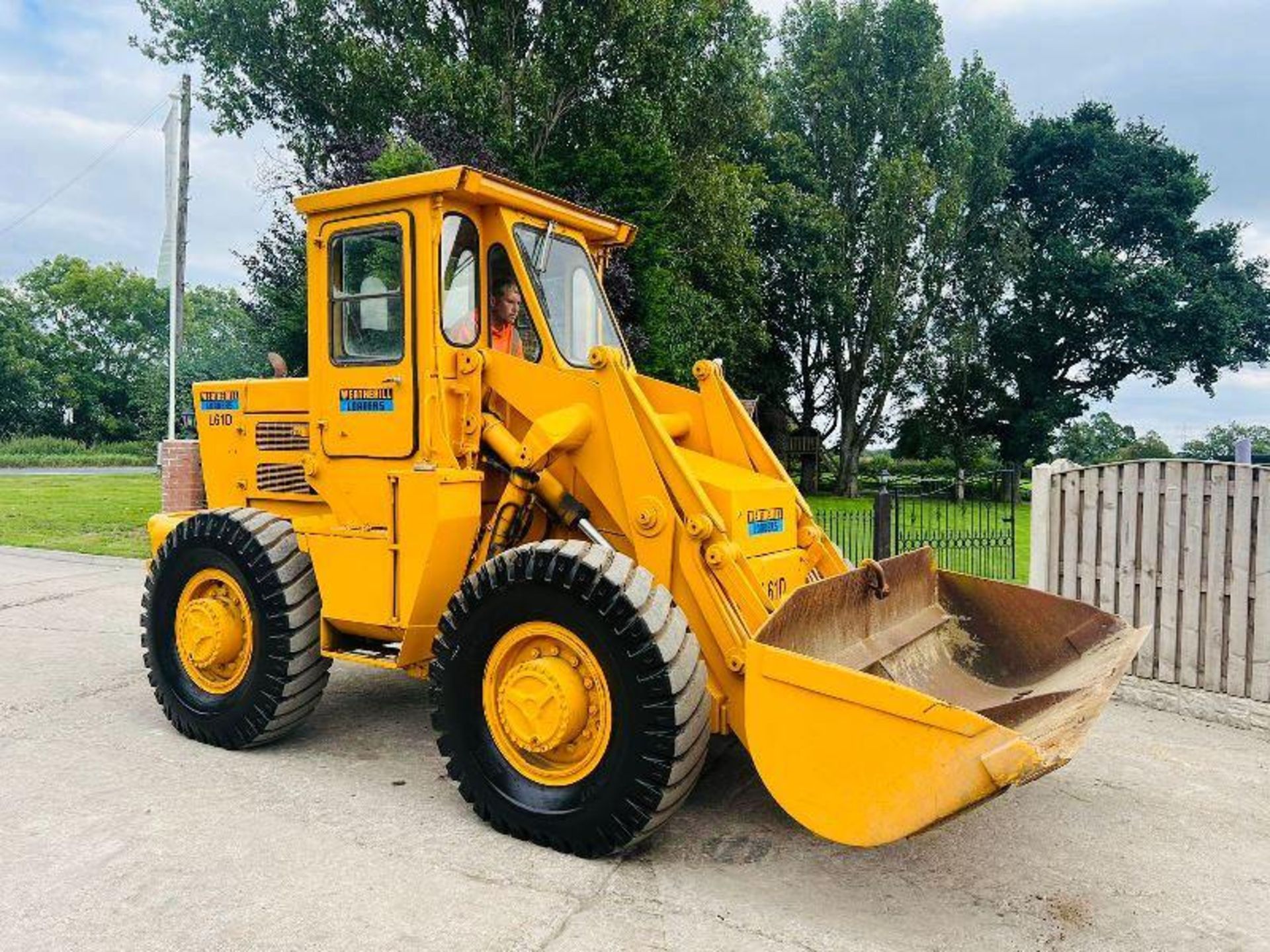 WEATHERILL L61D 4WD LOADING SHOVEL C/W LOADLOG 500+ SCALE'S