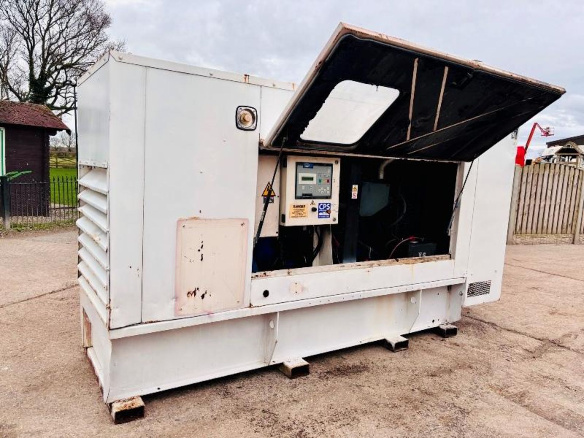 FG WILSON P150P1 150KVA GENERATOR C/W PERKINS ENGINE  - Image 9 of 15