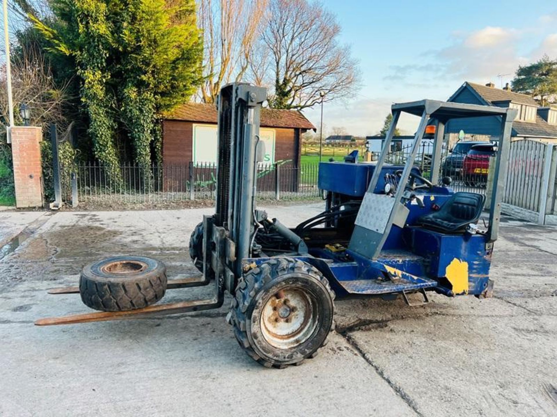 MOFFETT M2275 DIESEL FORKLIFT C/W SUPPORT LEGS & PUSH OUT BOOM - Bild 9 aus 14