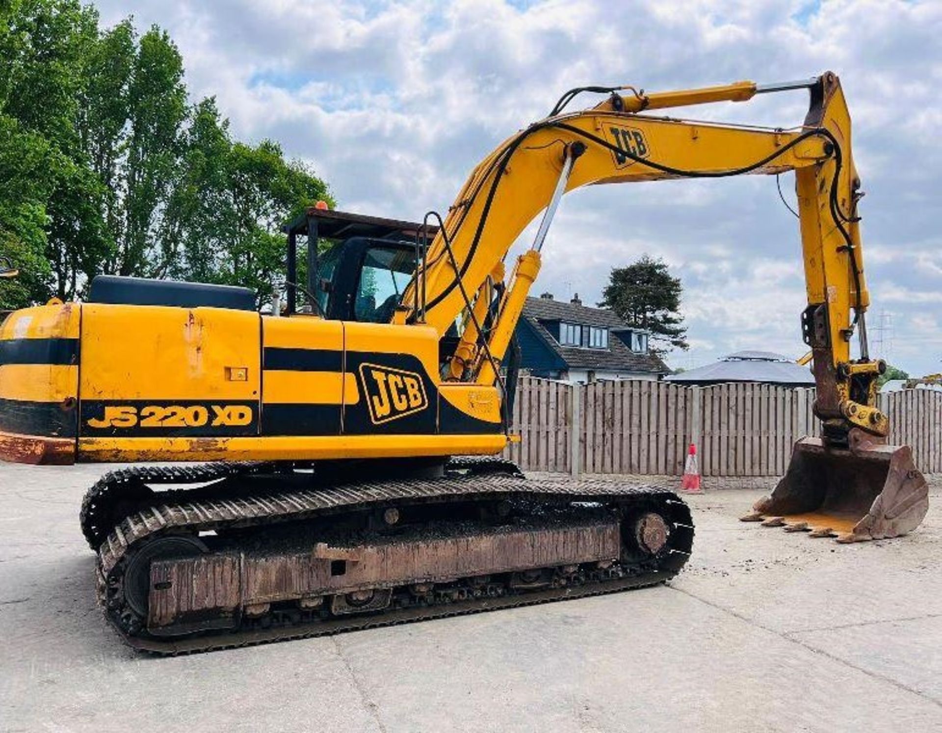 JCB JS220 TRACKED EXCAVATOR C/W QUICK HITCH & BUCKET - REDUCED RESERVE - Image 12 of 15