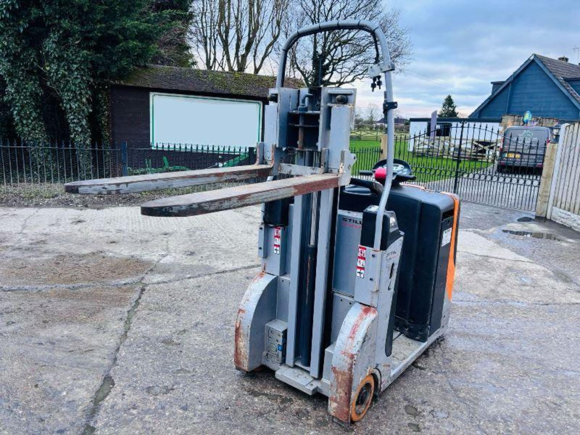 STILL KANVAN 02 ELECTRIC FORK LIFT *YEAR 2015* C/W PALLET TINES  - Image 12 of 14