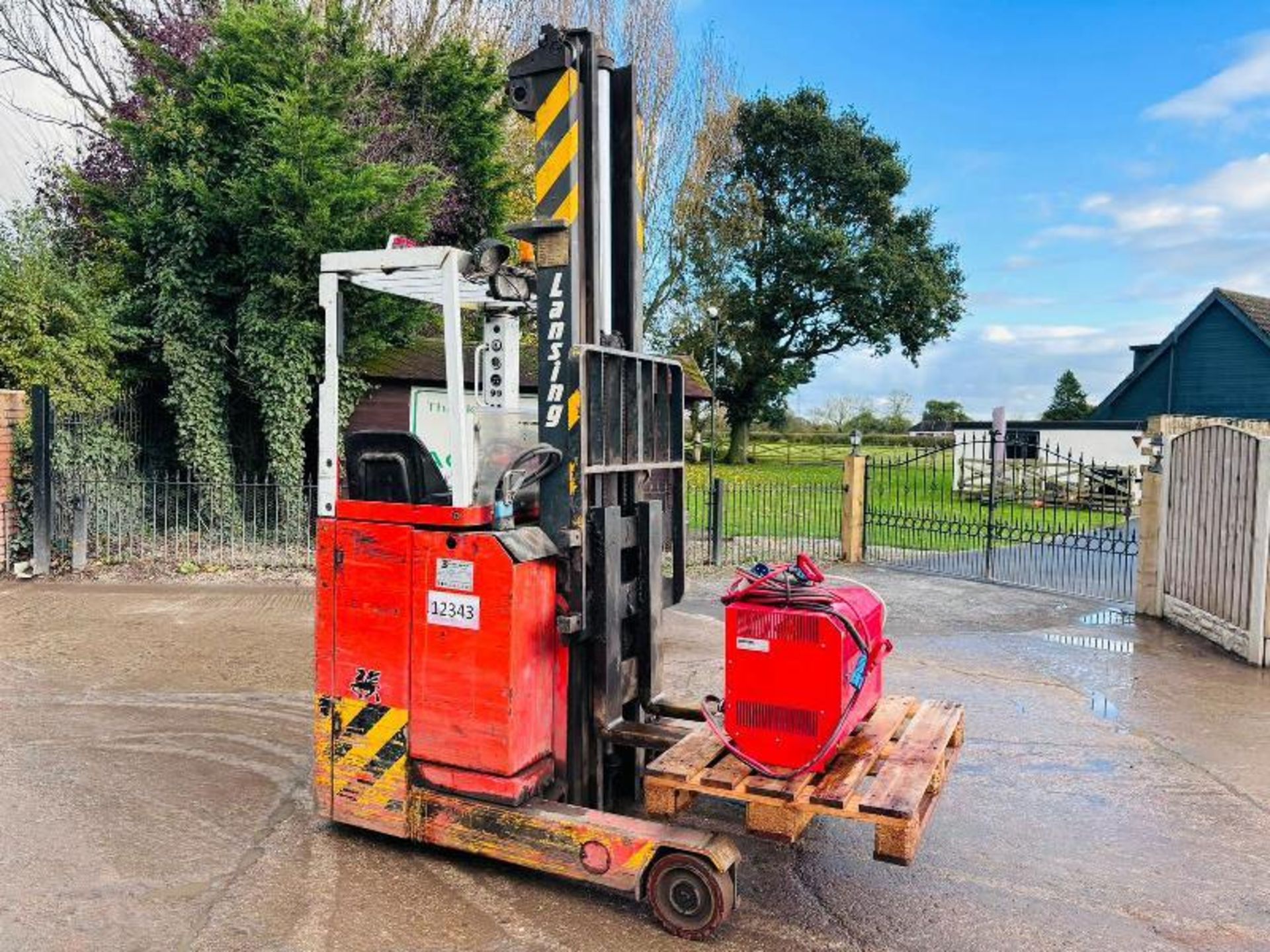 LANCING R16P TL BATTERY FORKLIFT C/W BATTERY CHARGER - Image 11 of 15