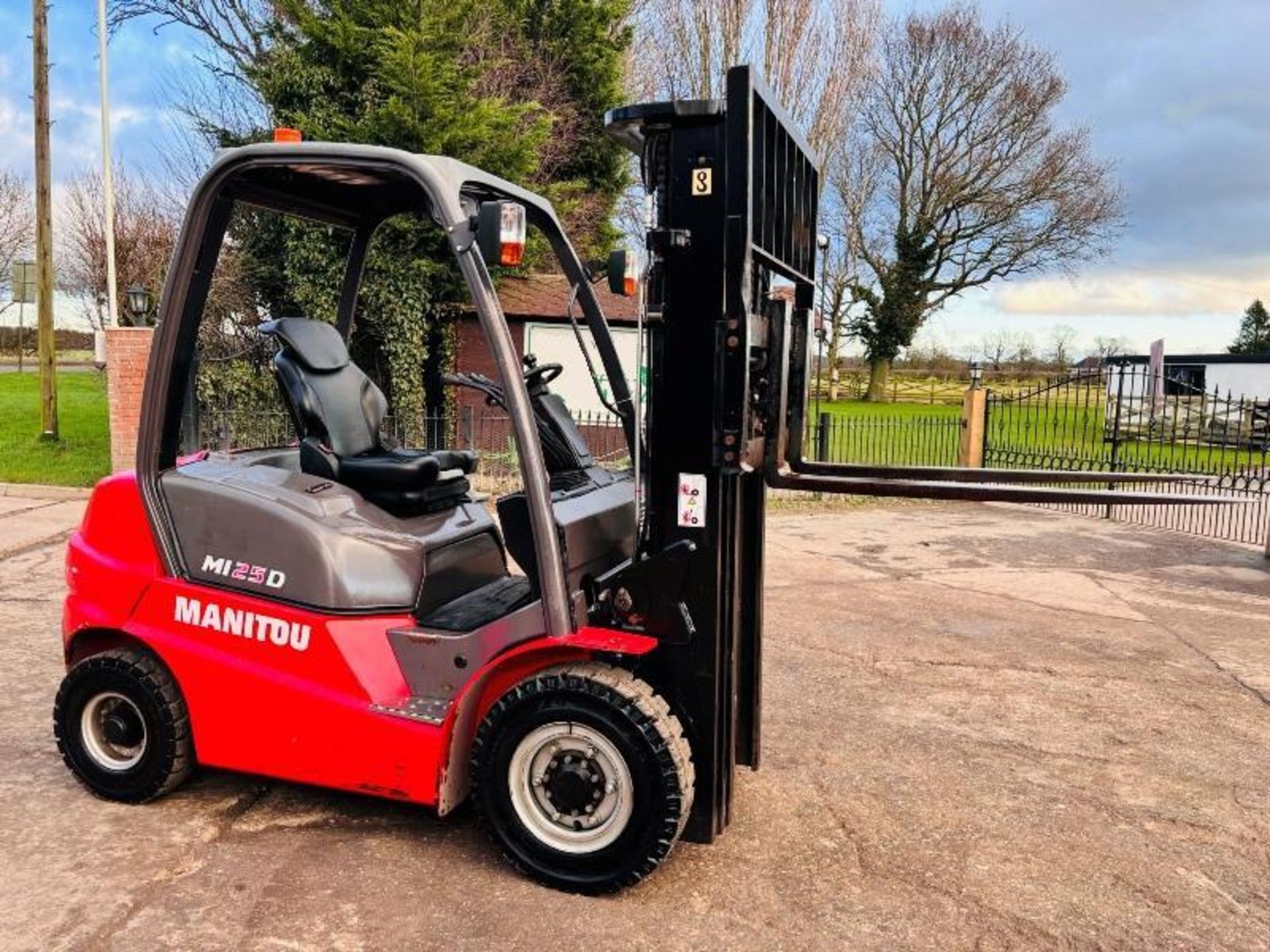 MANITOU MI25D CONTAINER SPEC FORKLIFT *YEAR 2018, 2660 HOURS* C/W SIDE SHIFT - Image 15 of 17