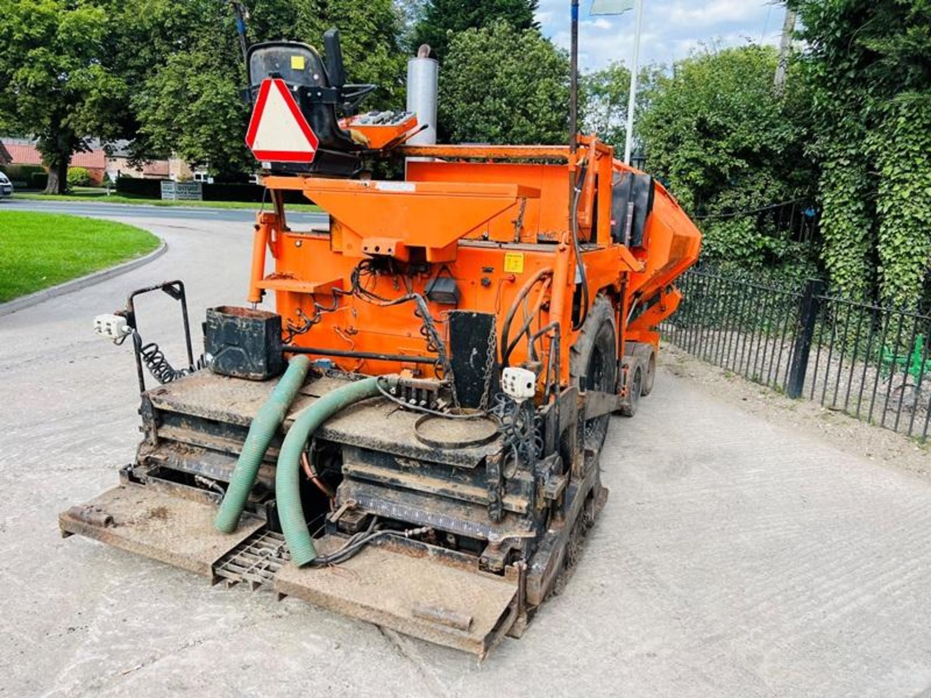 BITELLI BB30 TARMAC PAVER C/W HYDRAULIC BACK BOX - Image 5 of 9