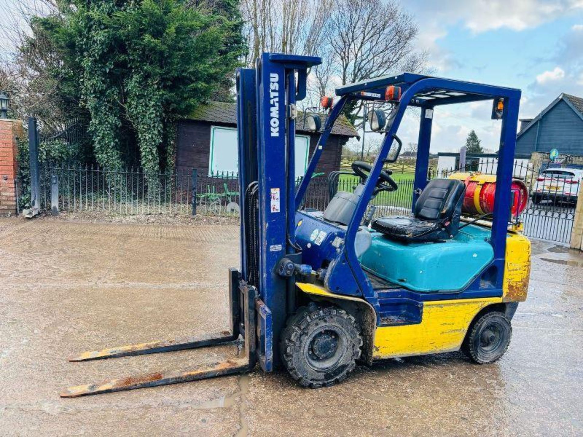 KOMATSU FG18HT-17 CONTAINER SPEC FORKLIFT C/W 3 STAGE MAST - Image 9 of 12