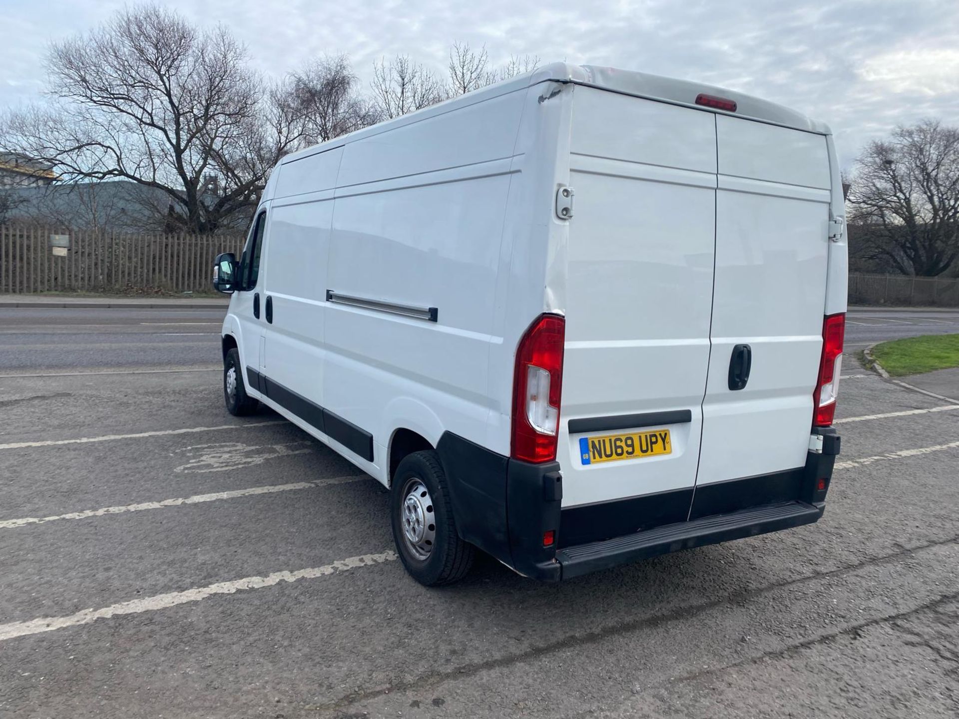 2019 69 PEUGEOT BOXER PANEL VAN - 57K MILES - EURO 6 - PLY LINED. - Image 6 of 12