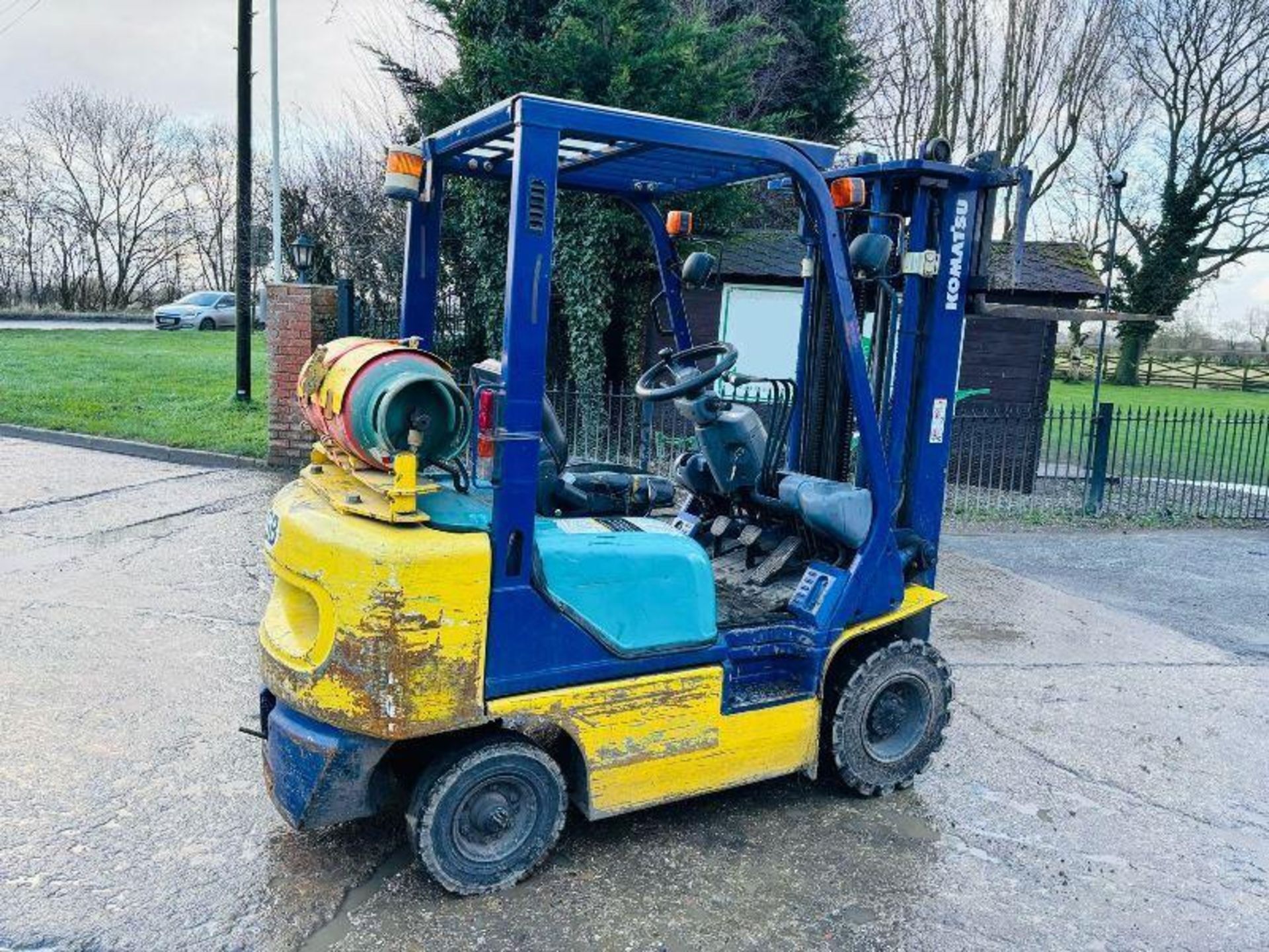 KOMATSU FG18HT-17 CONTAINER SPEC FORKLIFT C/W 3 STAGE MAST - Image 11 of 12