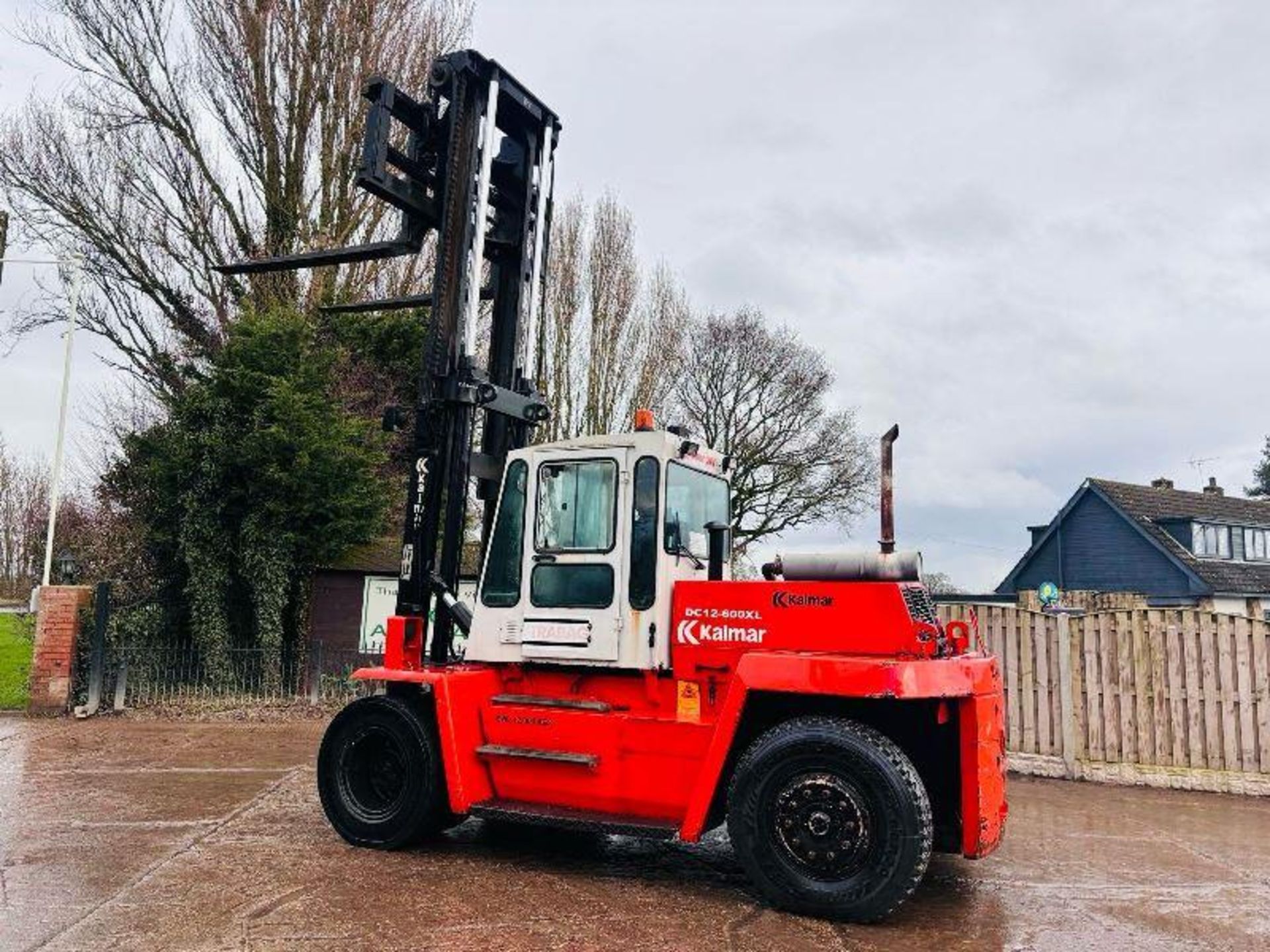 KALMAR DC12-600XL 12 TON FORKLIFT C/W TINE POSITIONER & SIDE SHIFT - Image 2 of 15